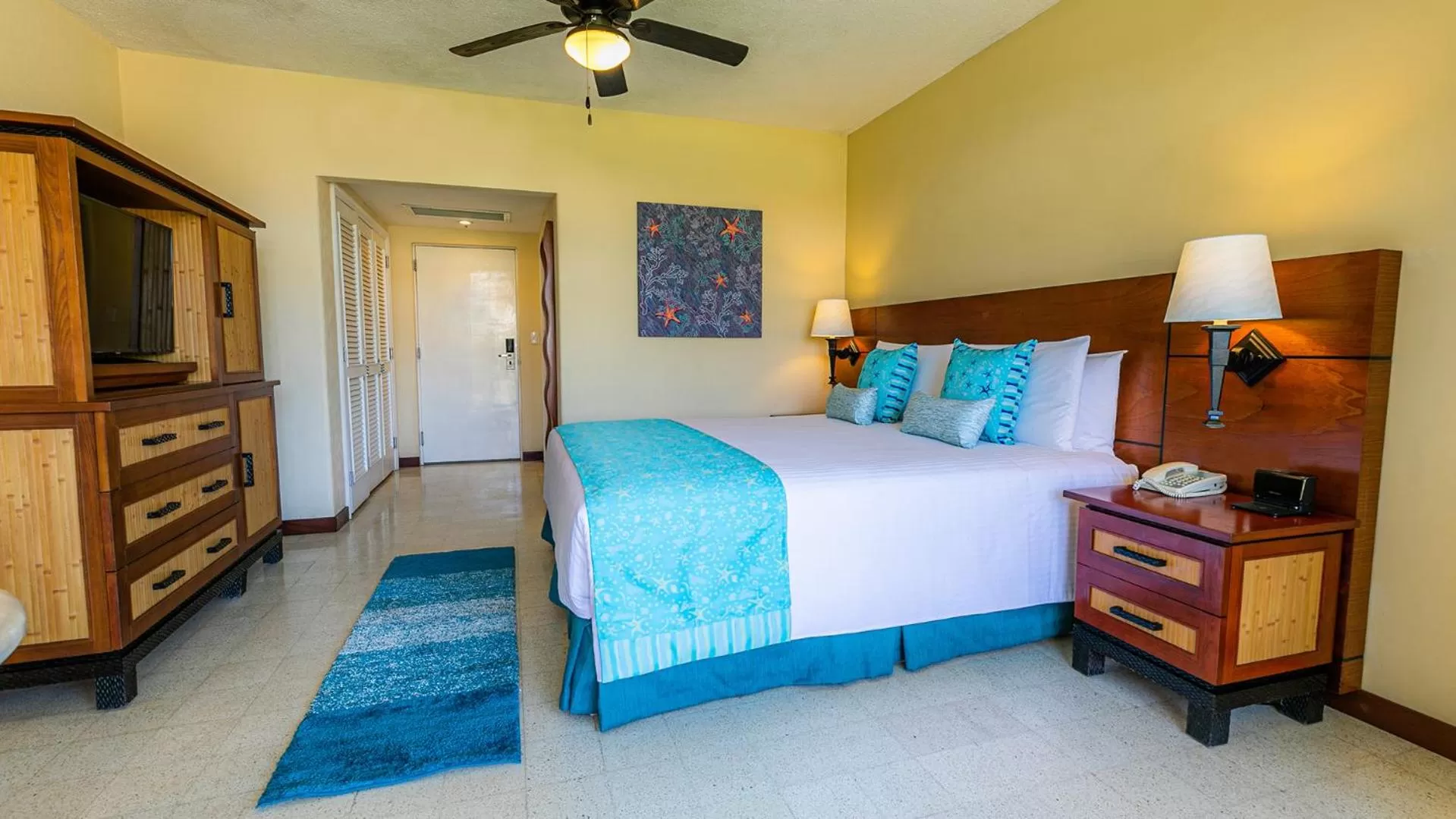 Photo of the whole room, Bed in Pierre Mundo Imperial Riviera Diamante Acapulco