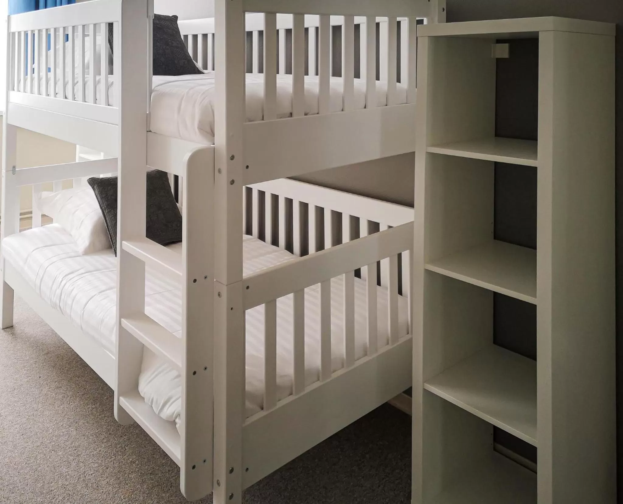 bunk bed, Bed in Centre Bol Vert