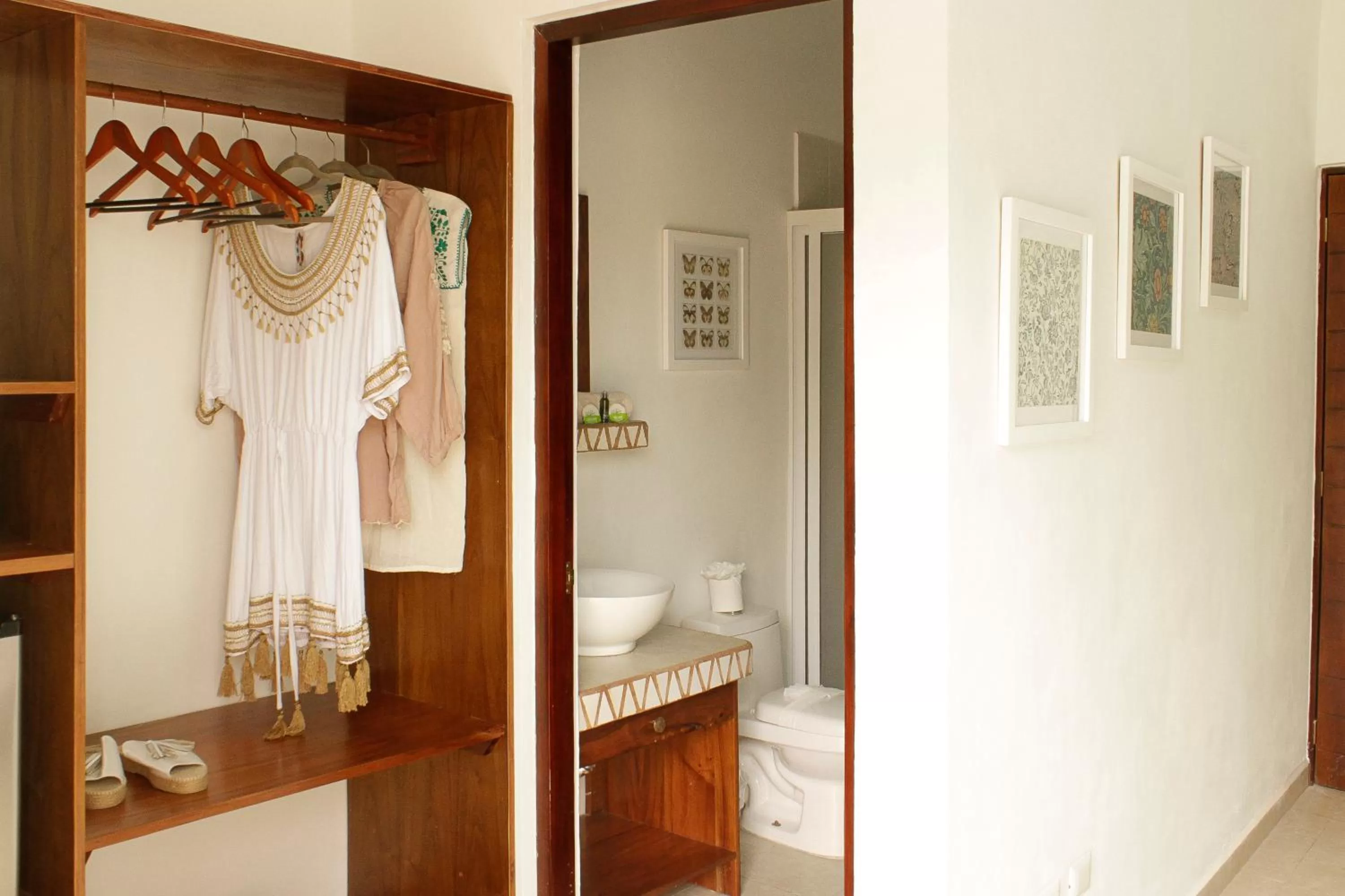 Decorative detail, Bathroom in La Palmita Budget Boutique Hotel
