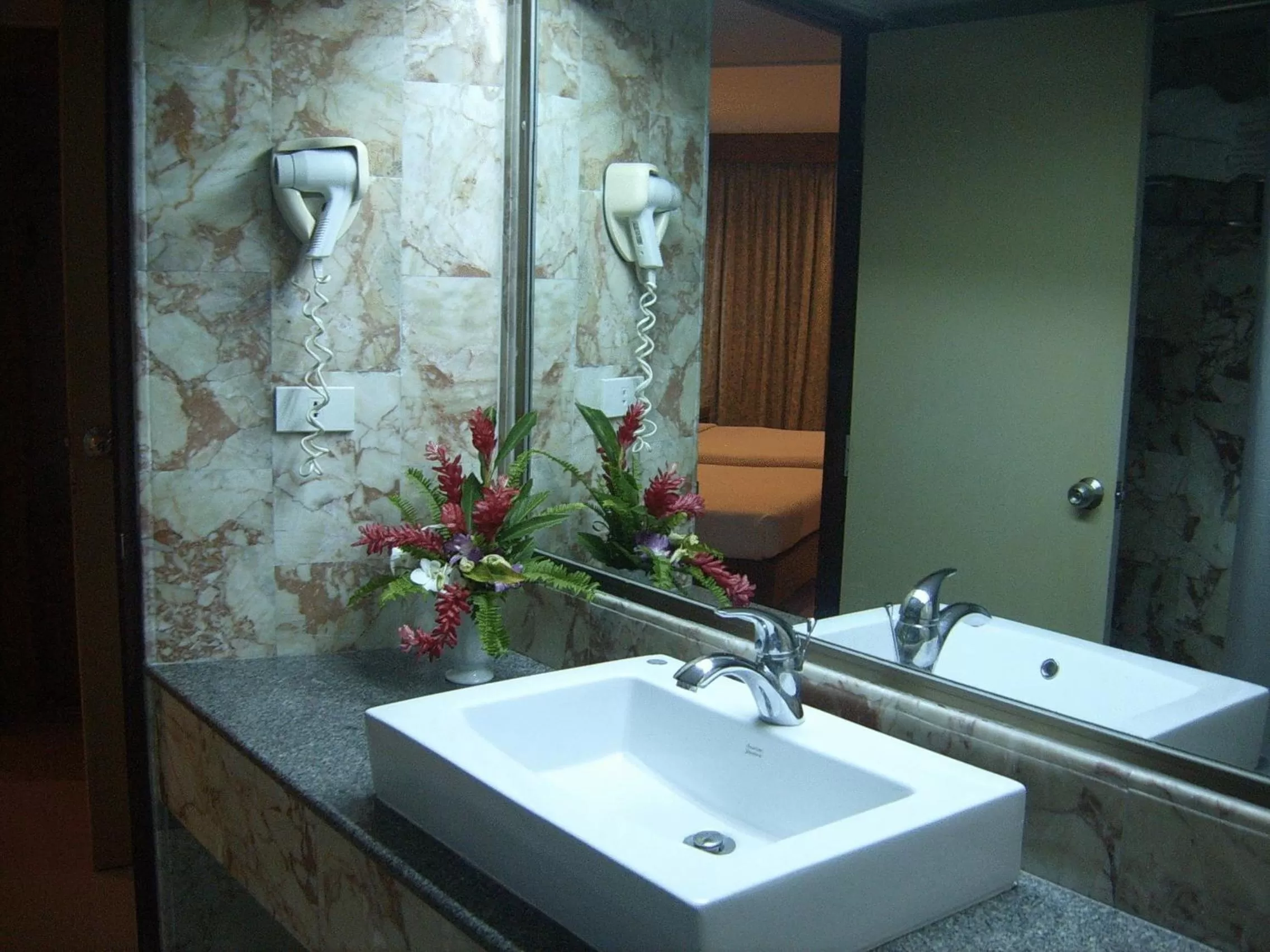 Bathroom in Royal Twins Palace Hotel