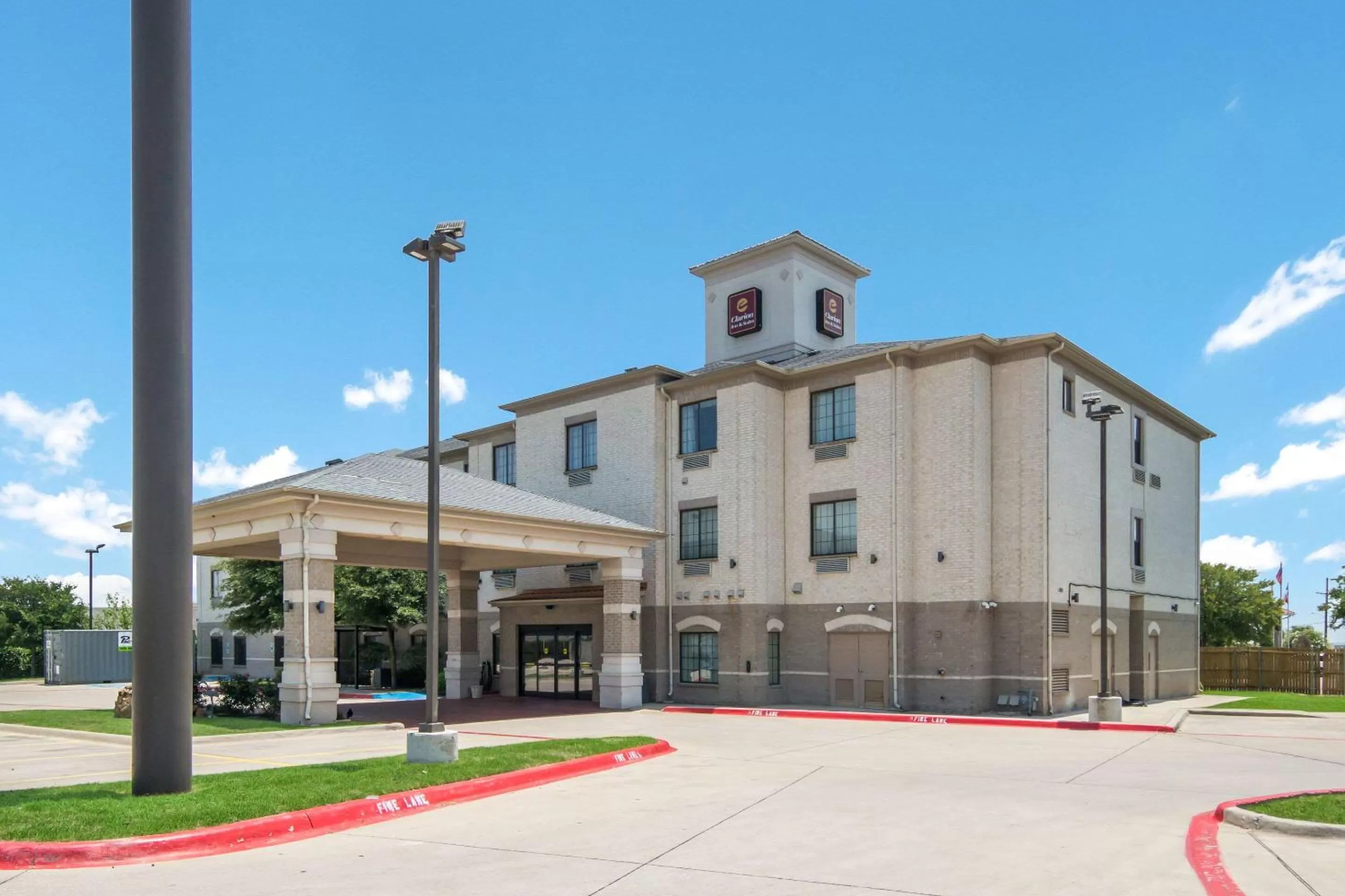 Property building in Clarion Inn & Suites Weatherford South