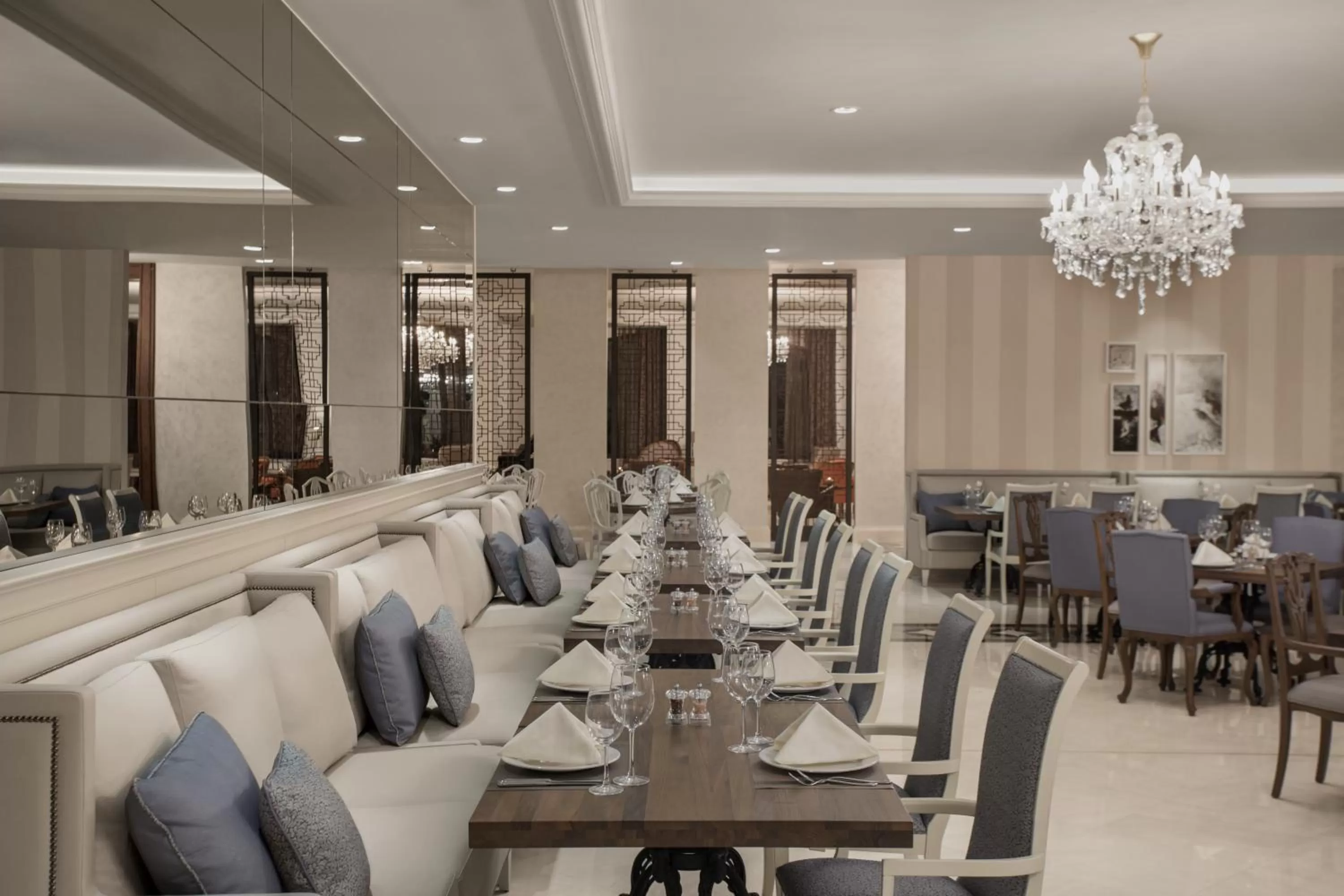 Restaurant/places to eat in Lazzoni Hotel