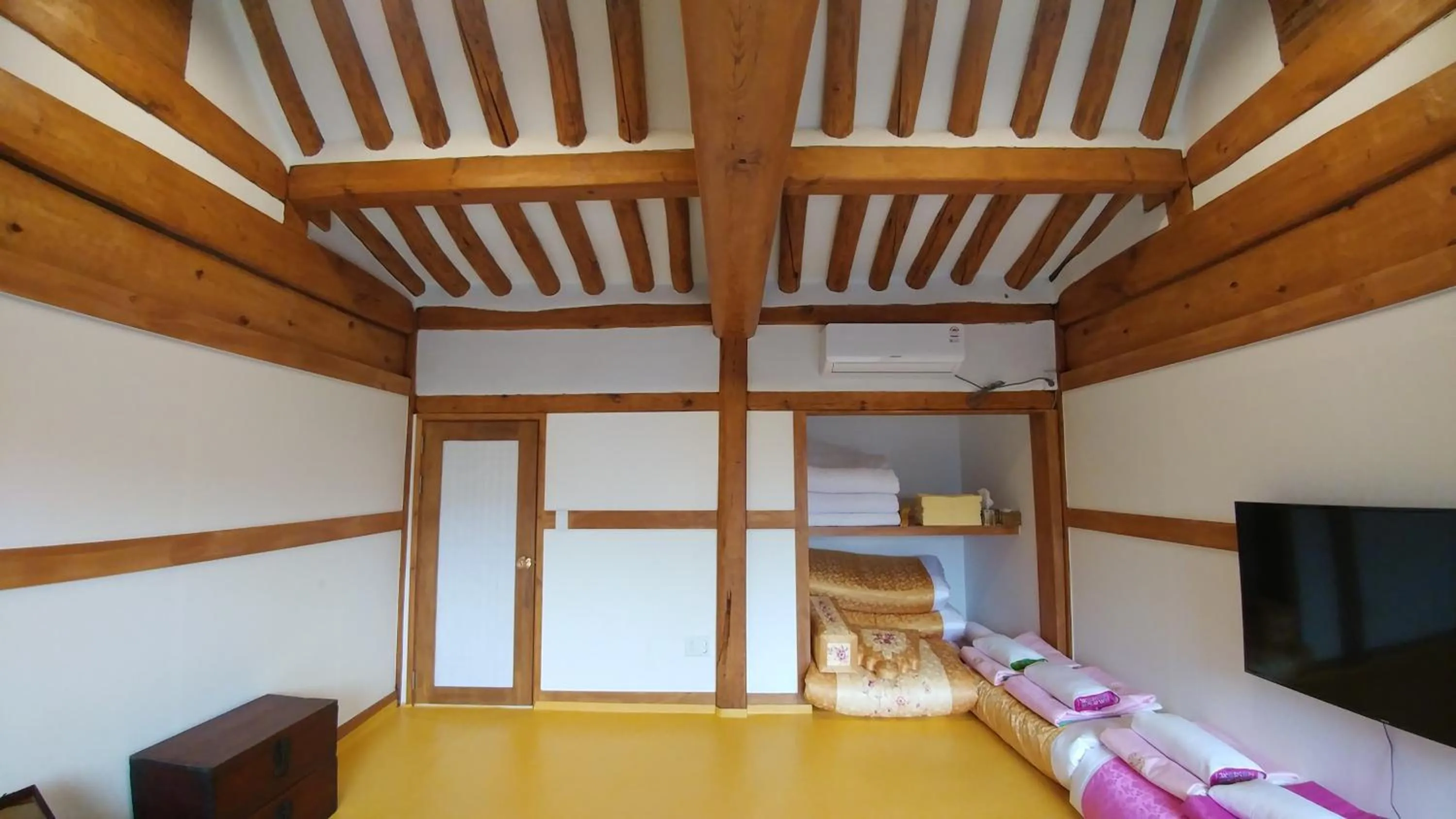 Photo of the whole room, Bed in Bukchon Sosunjae Guesthouse