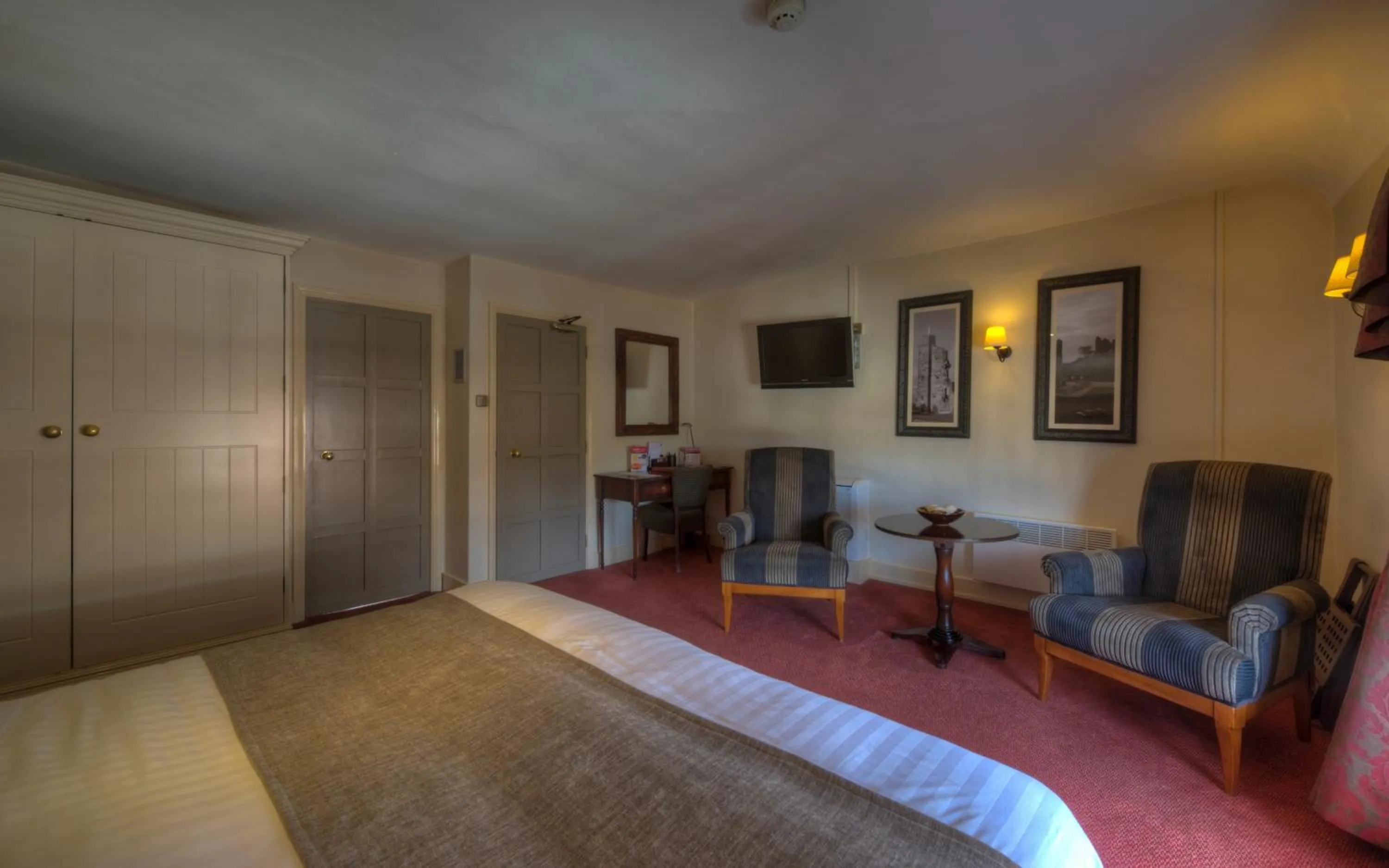 Photo of the whole room, Bed in Dog & Partridge by Chef & Brewer Collection