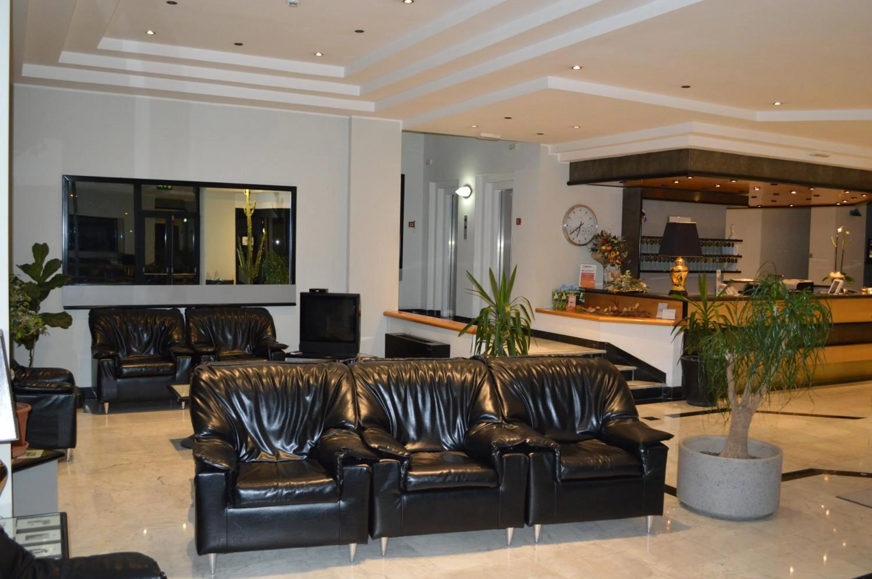 Lobby or reception in Canadian Hotel