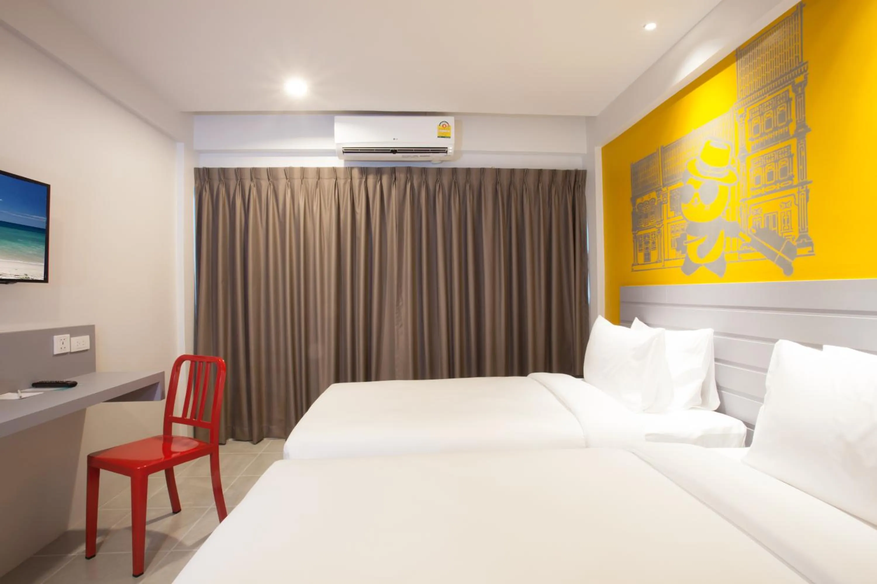 Photo of the whole room, Bed in Recenta Style Phuket Town