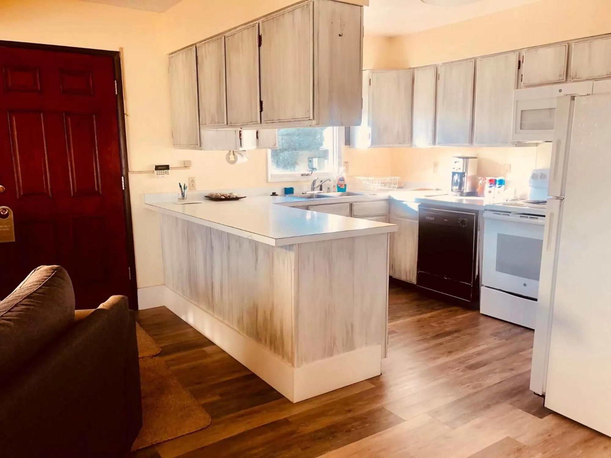 Kitchen/Kitchenette in Driftwood Inn