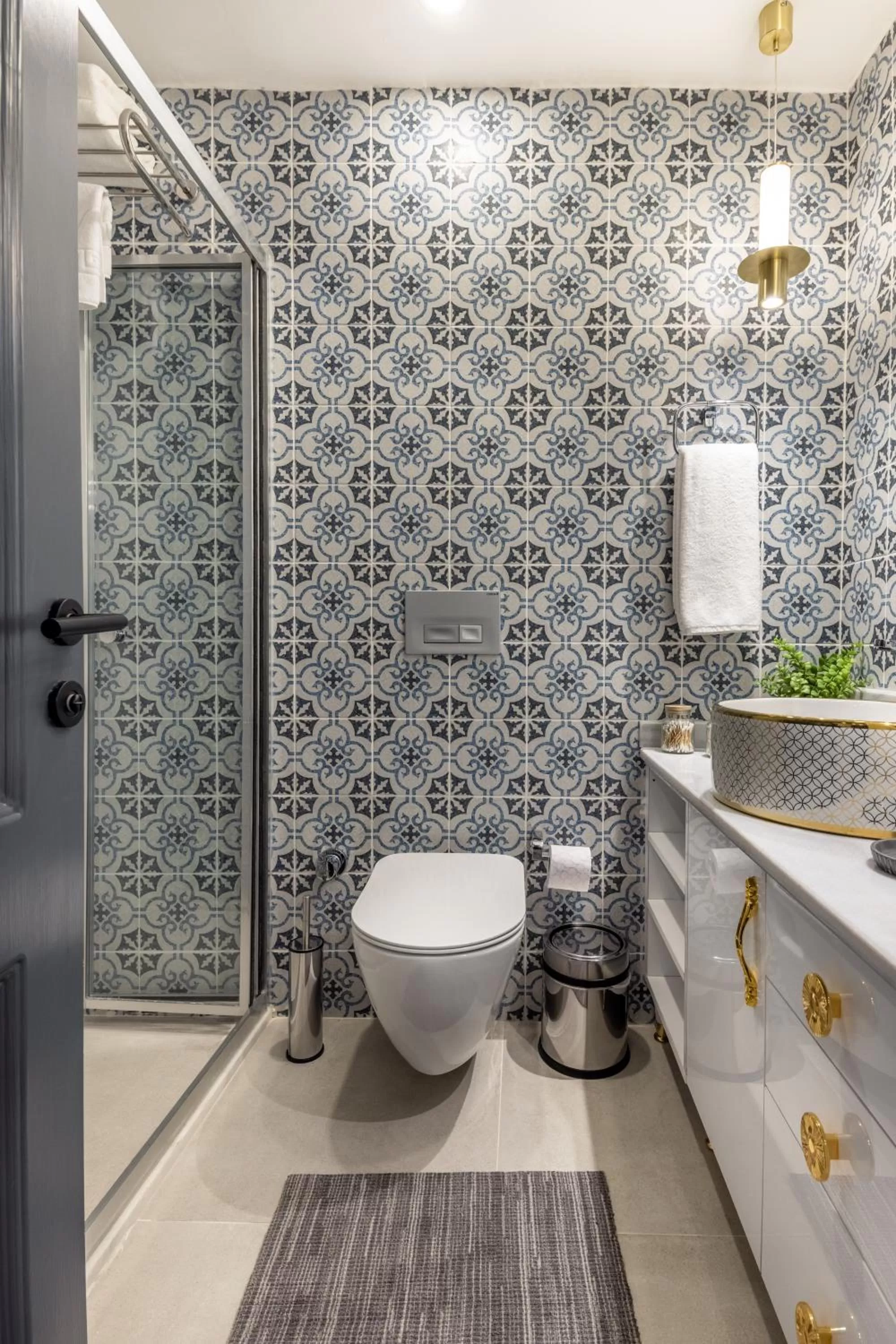 Shower in BayMari Suites City Life