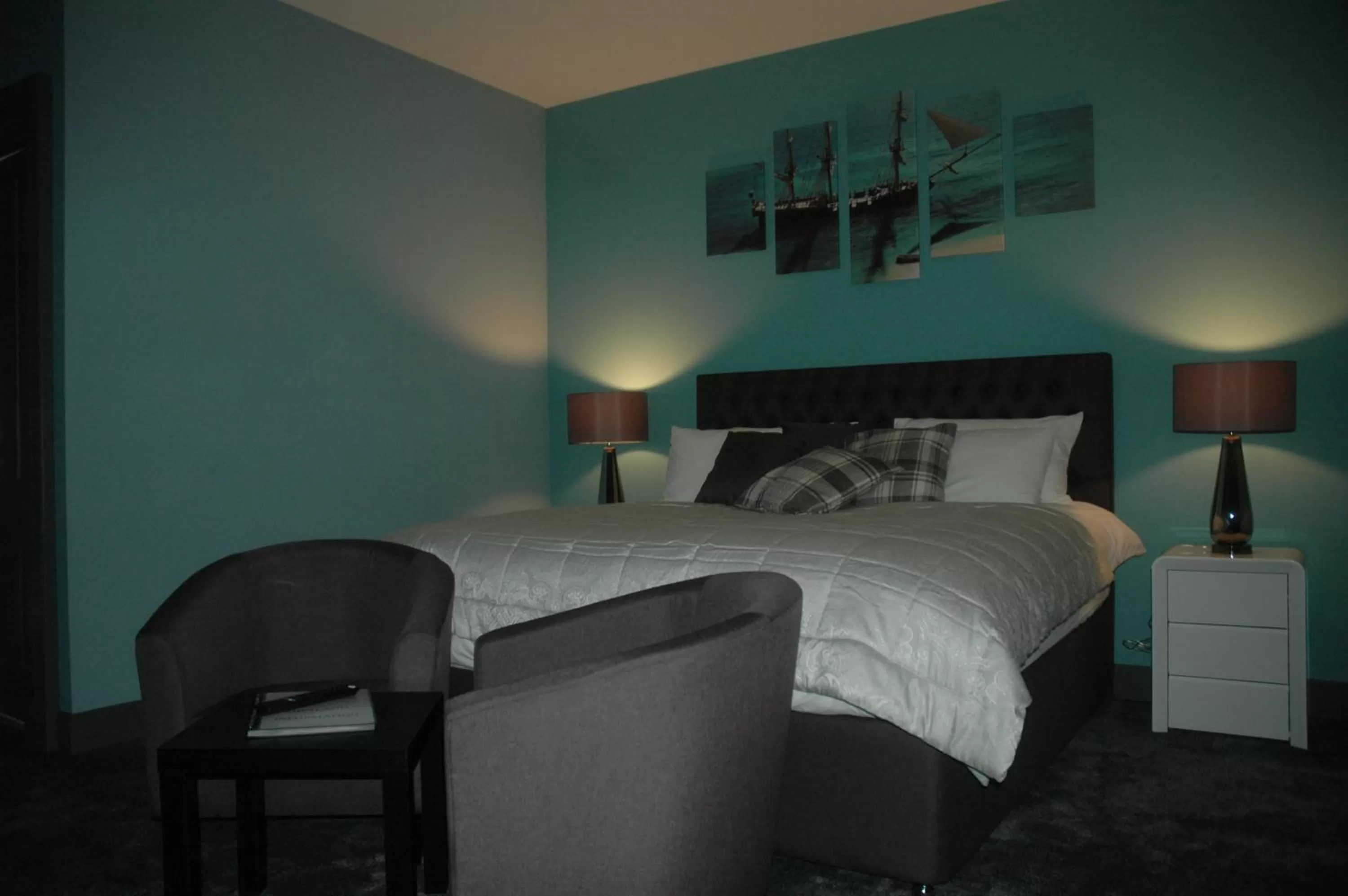 Photo of the whole room, Bed in Maryfield House Hotel