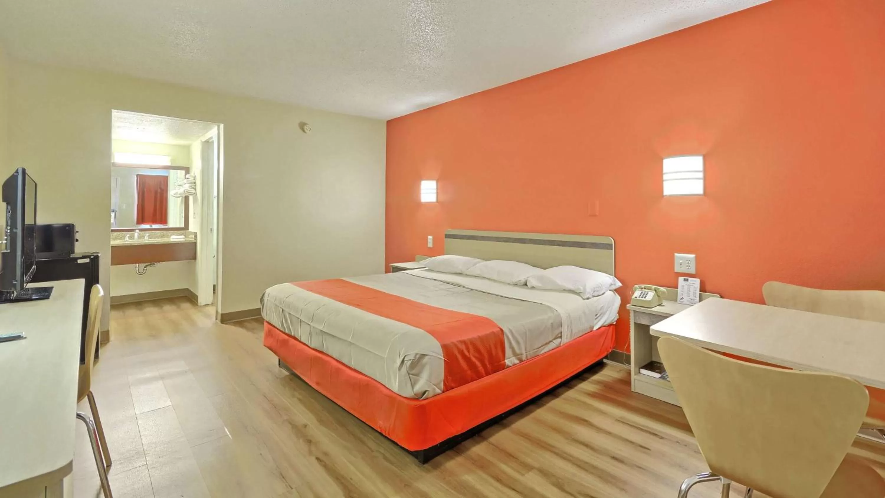 Photo of the whole room, Bed in Motel 6-Maple Shade Township, NJ - Philadelphia - Mt Laurel