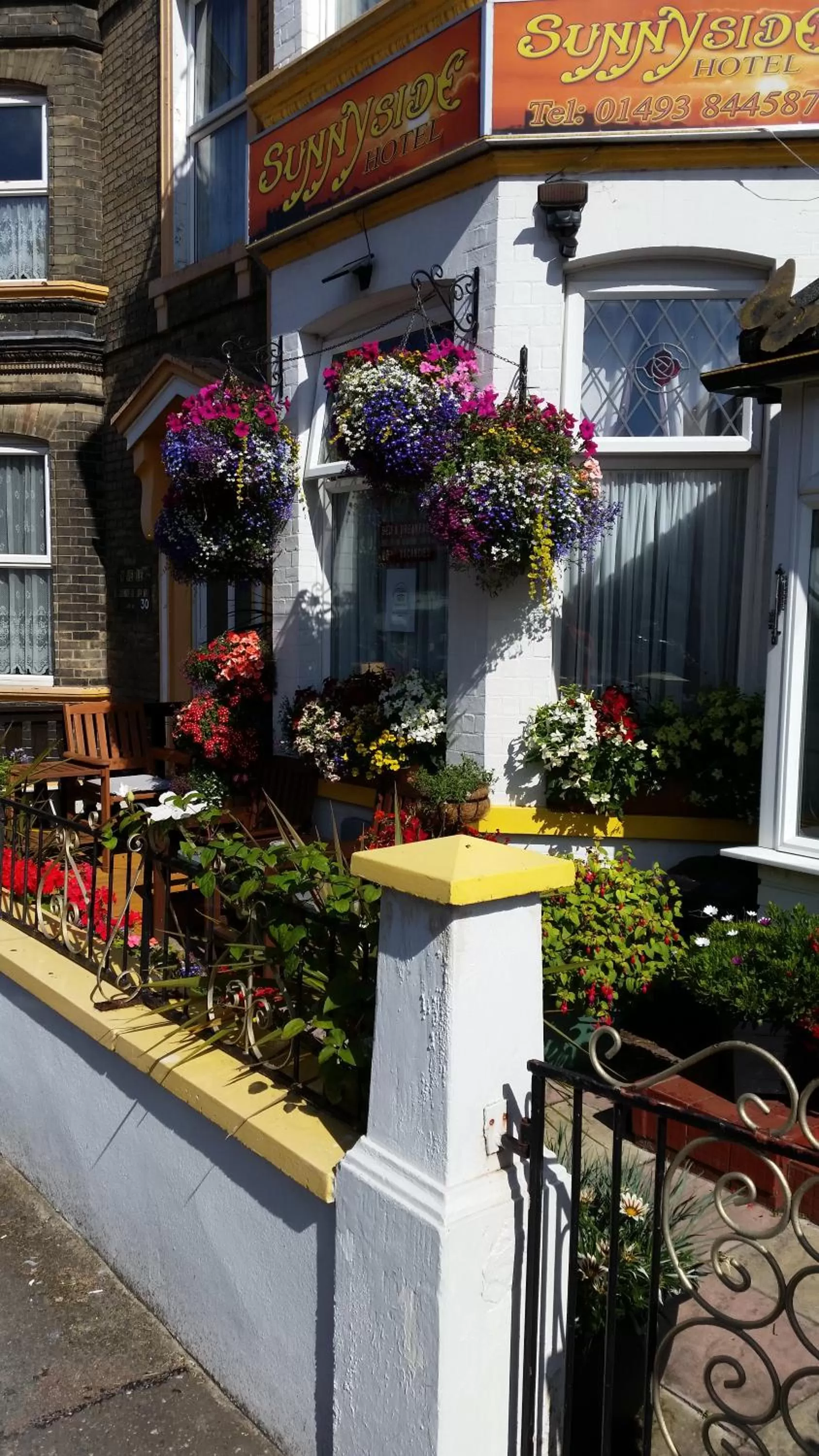 Garden, Property Building in Sunnyside Hotel