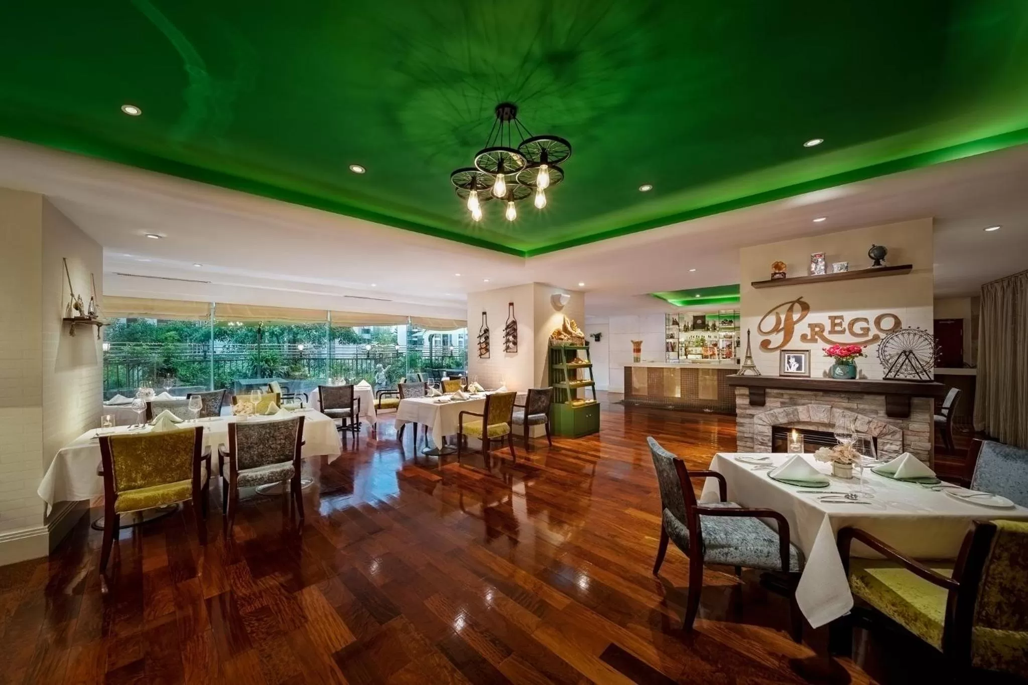 Restaurant/places to eat in Crowne Plaza Hotel & Suites Landmark Shenzhen by IHG