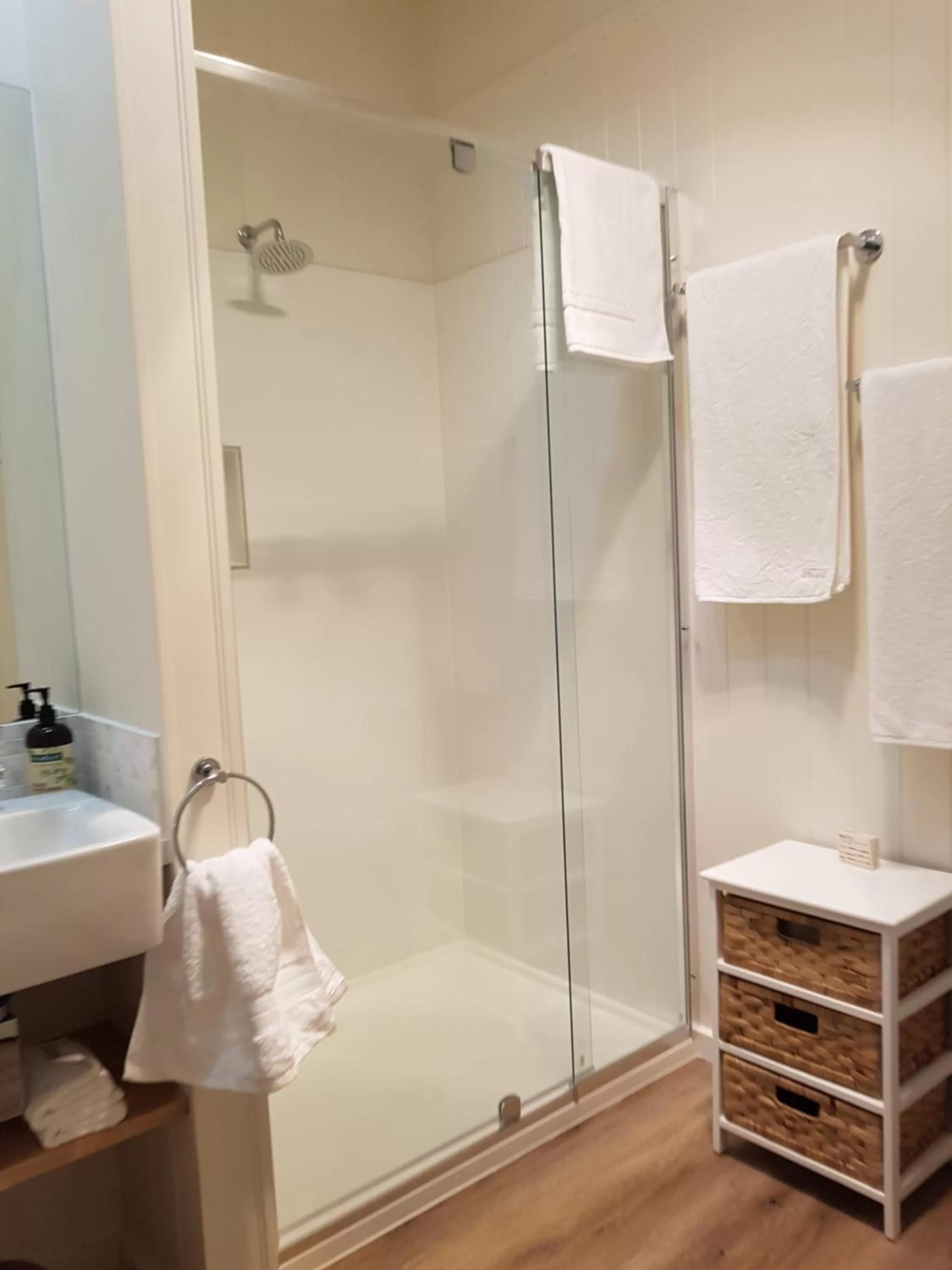 Shower, Bathroom in Alkira