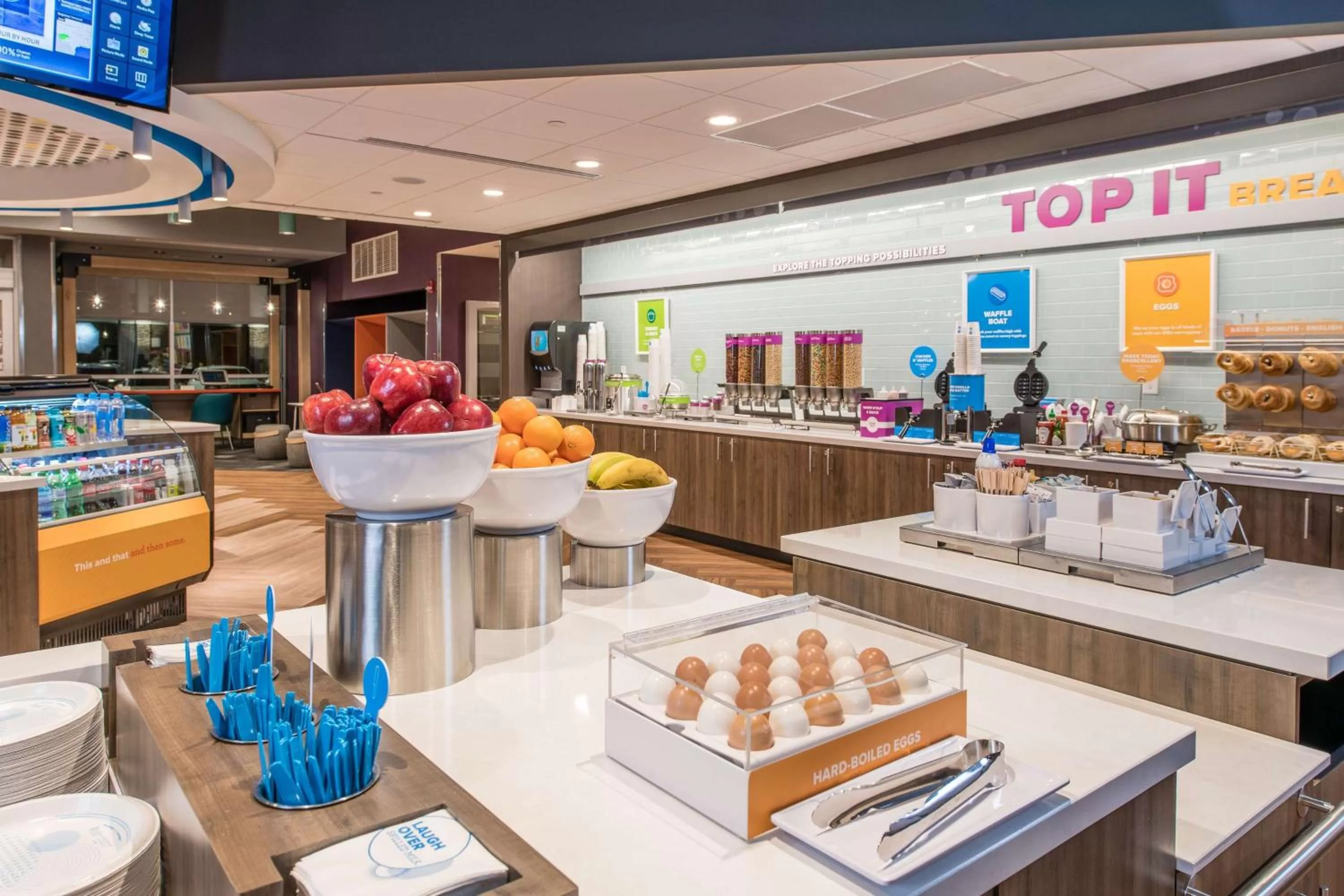 Dining area in Tru by Hilton Fayetteville I-95