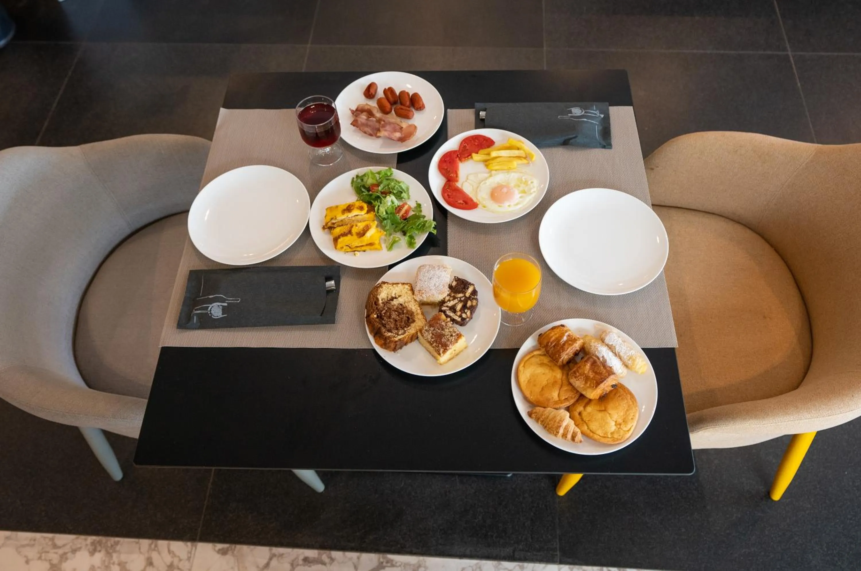 Restaurant/places to eat in Garden City Resort