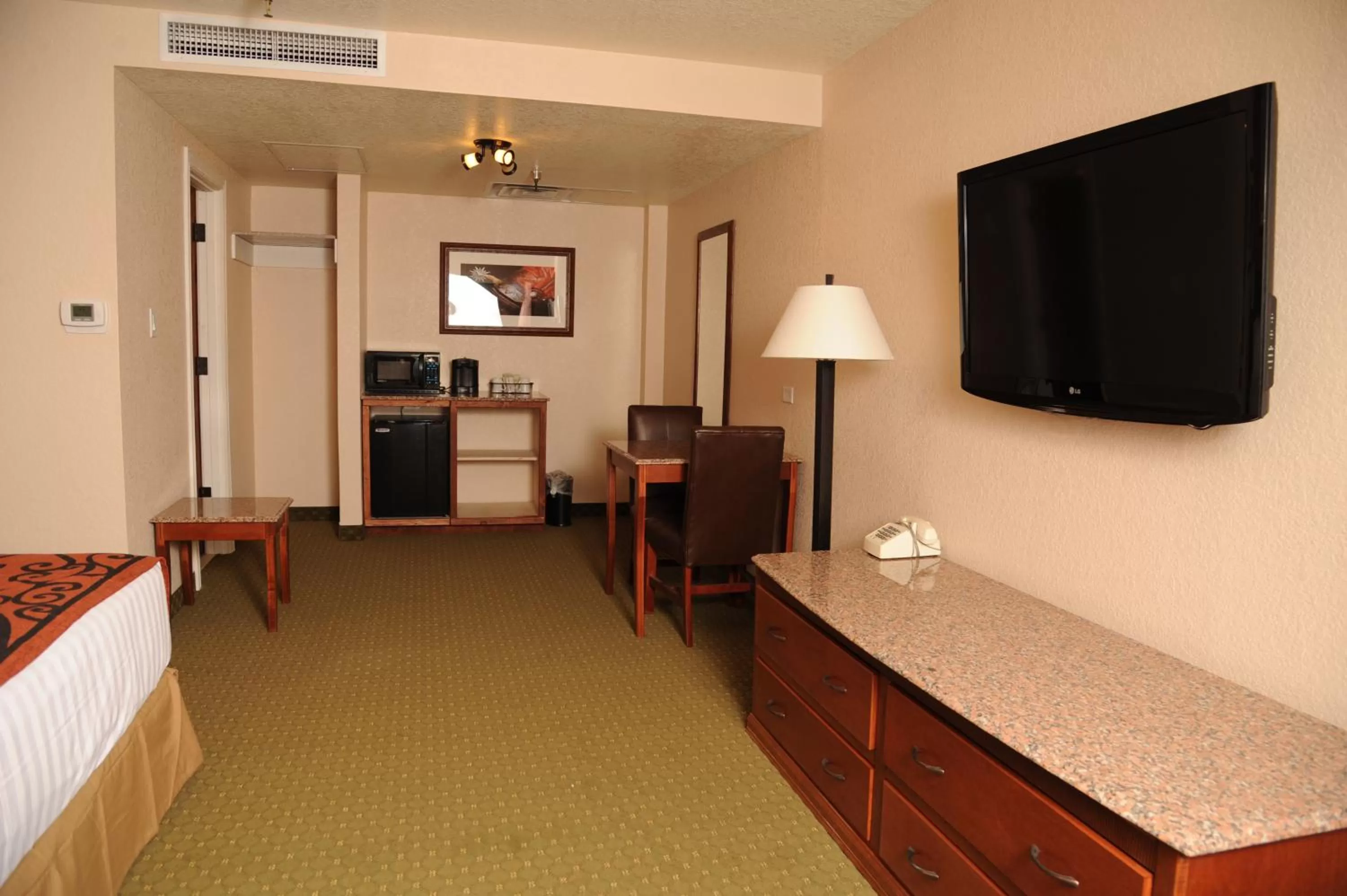 Photo of the whole room, Bed in Ramada by Wyndham Elko Hotel at Stockmen's Casino