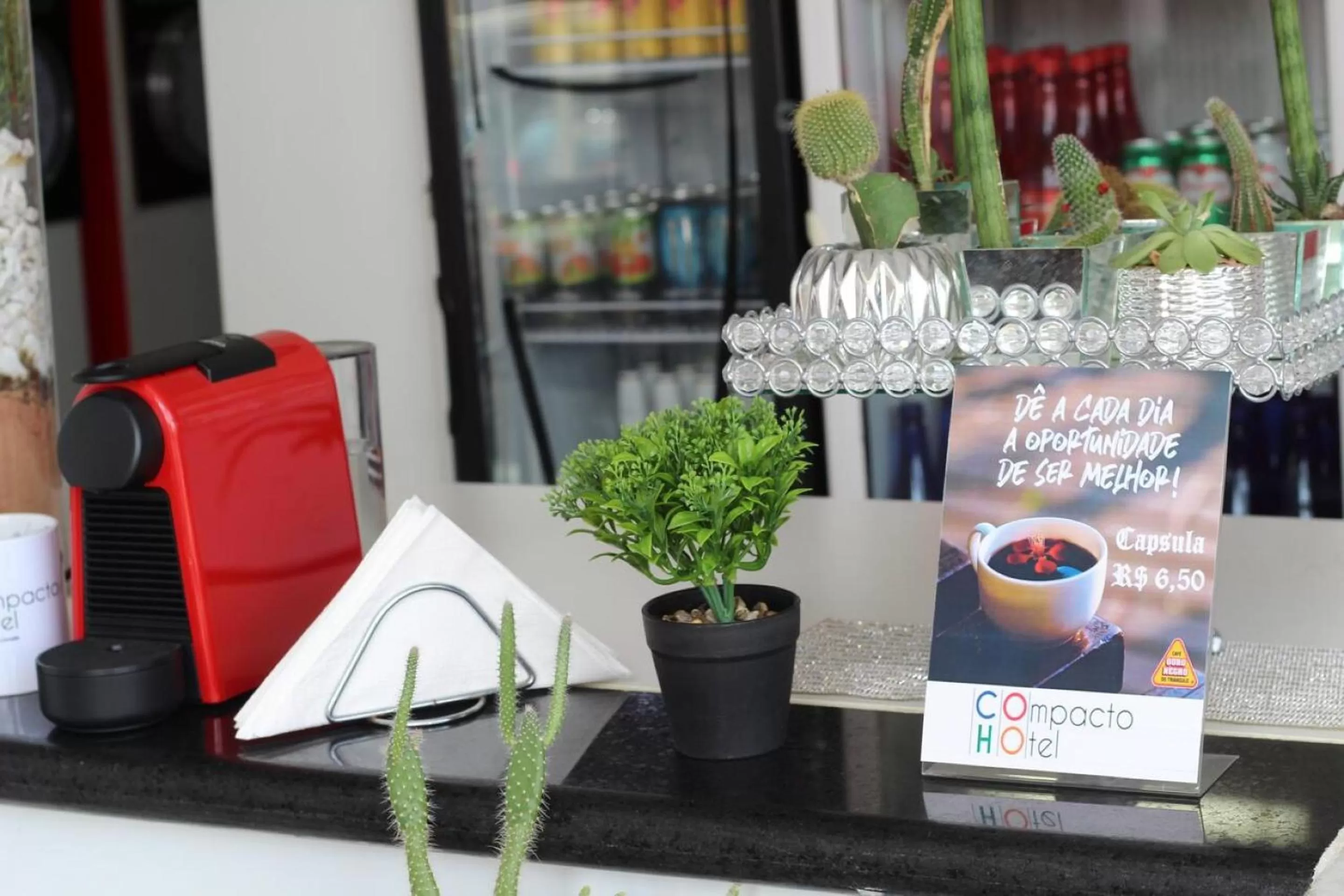 Restaurant/places to eat in Compacto Hotel