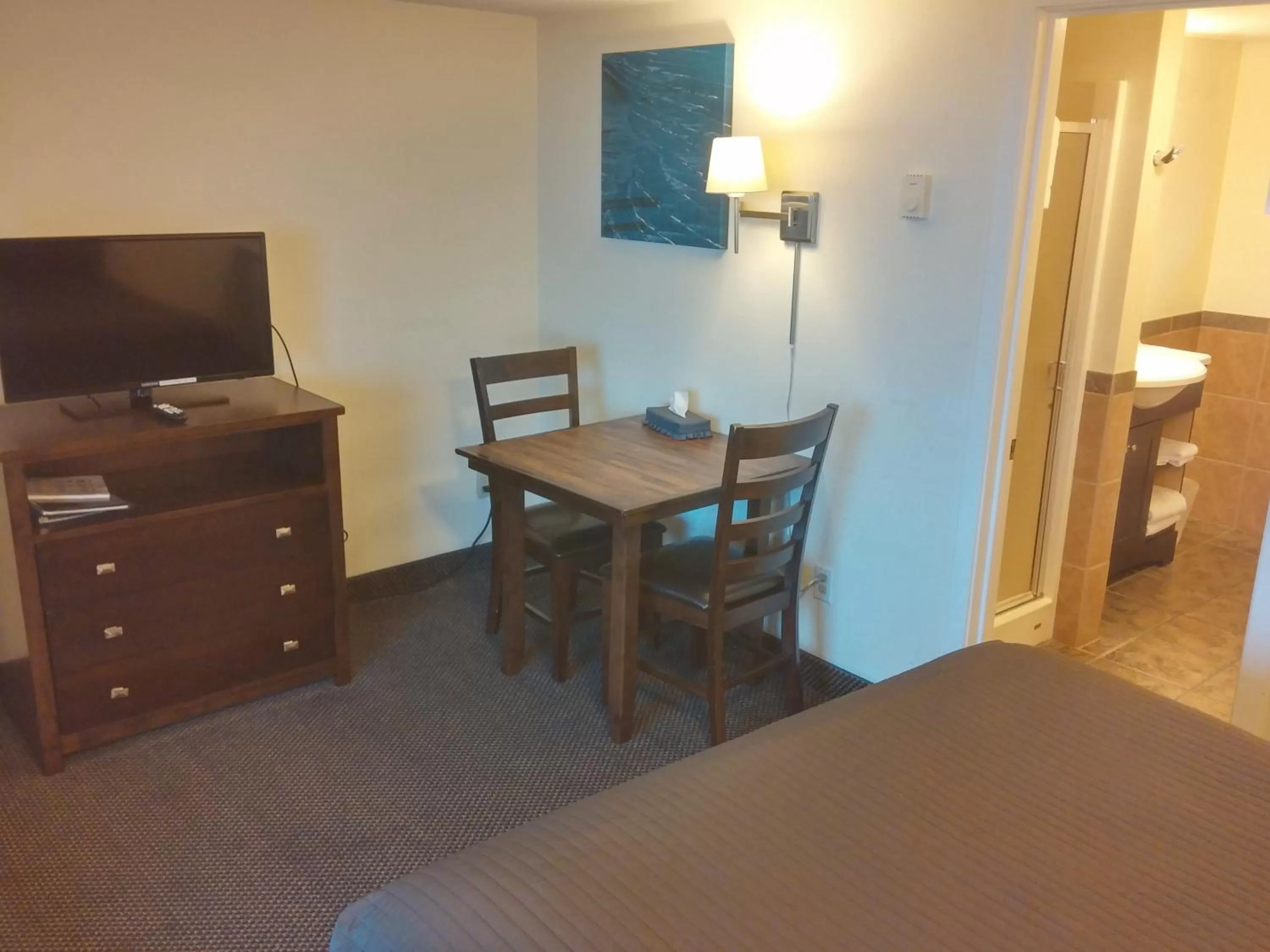 Bathroom in Sunset Surf Motel