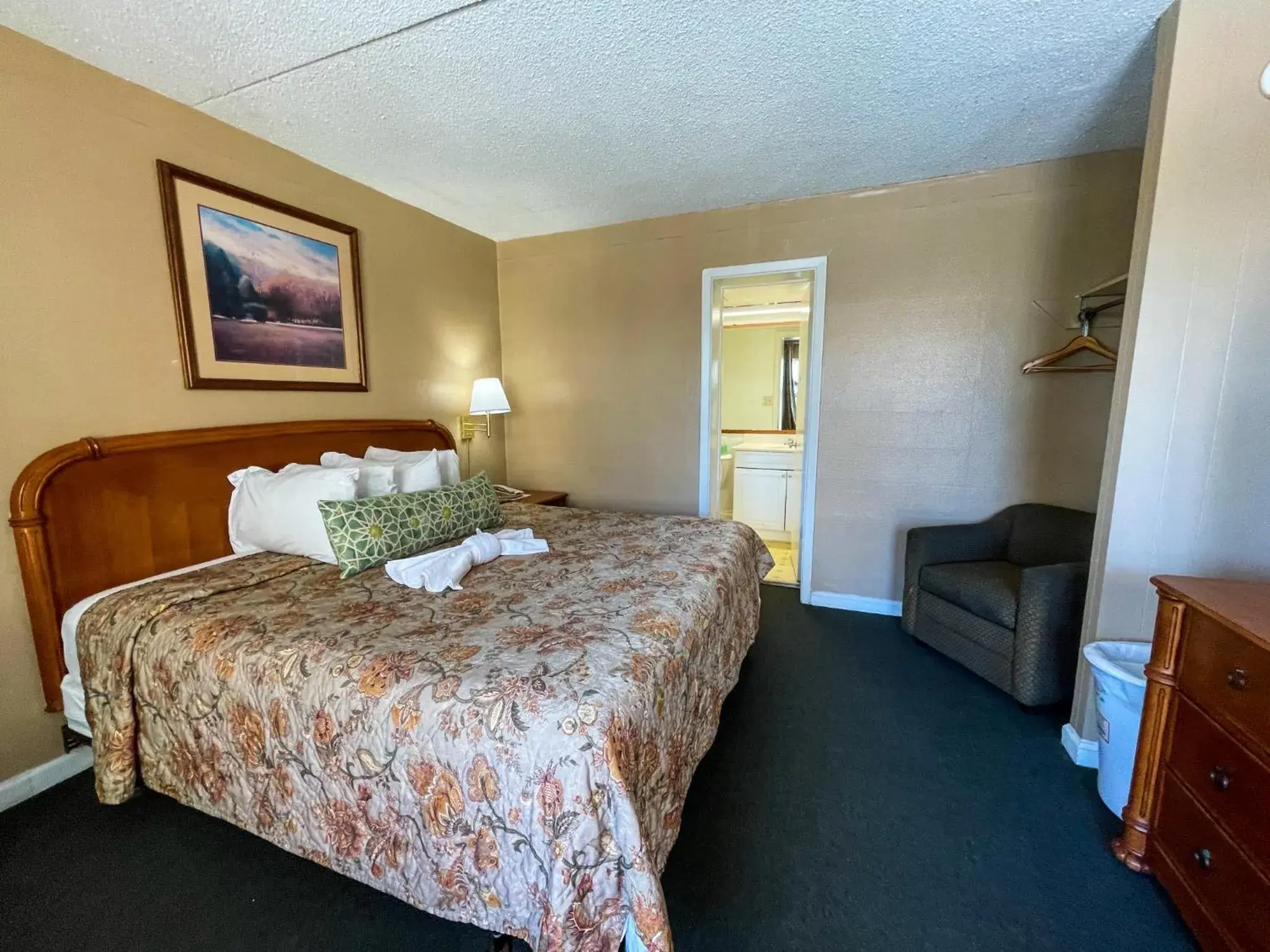 King Room in Oceanfront Viking Motel King Room in Oceanfront Viking Motel