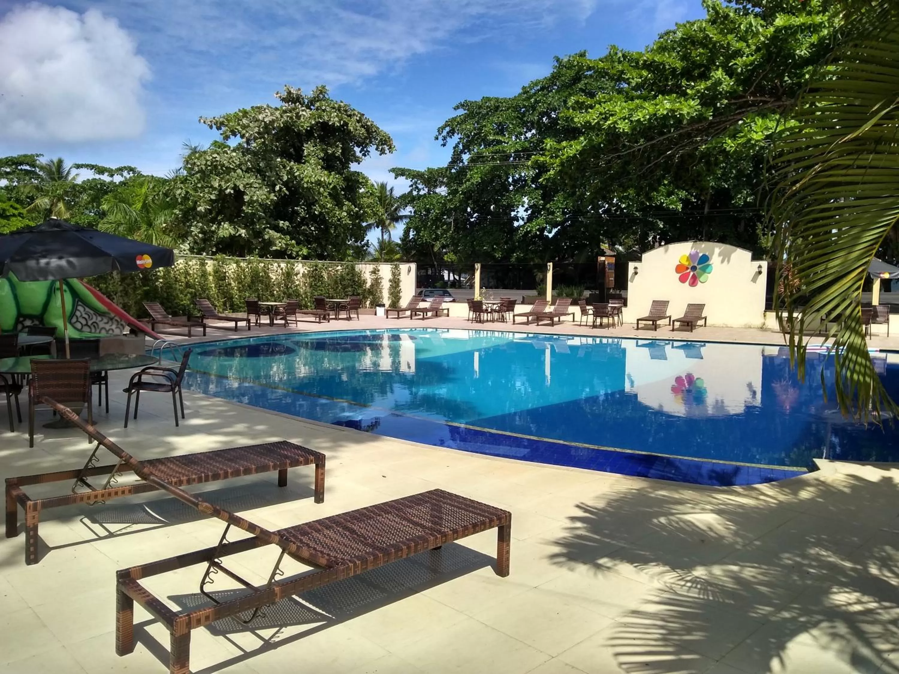 Facade/entrance in Floral Inn Family