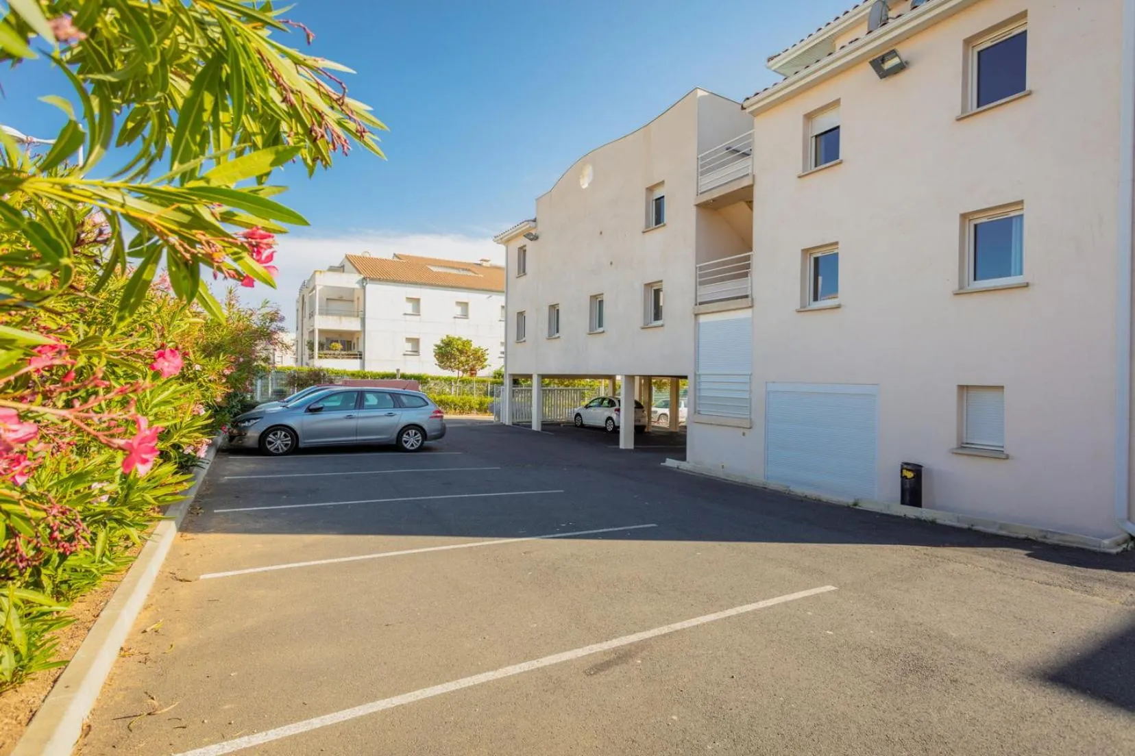 Property building in Hotel Grand Cap Rooftop Pool