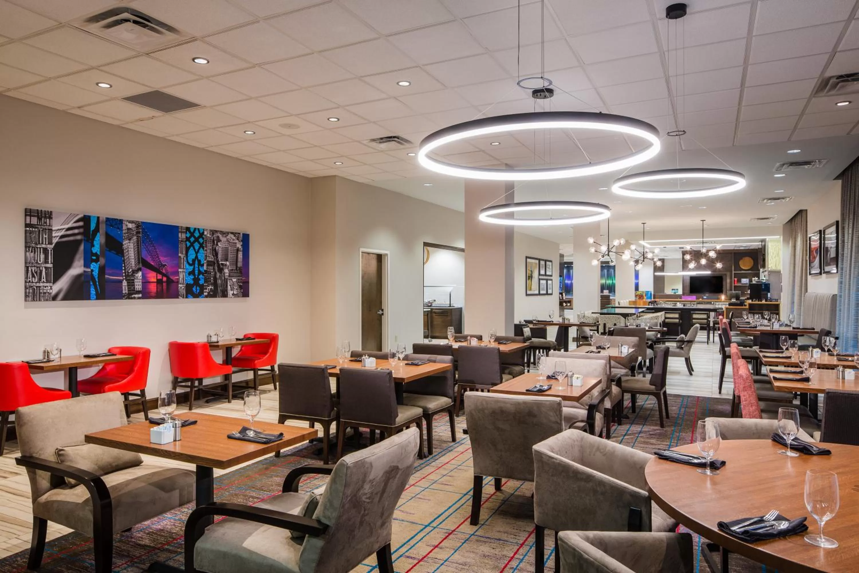 Restaurant/places to eat in Crowne Plaza Memphis Downtown by IHG