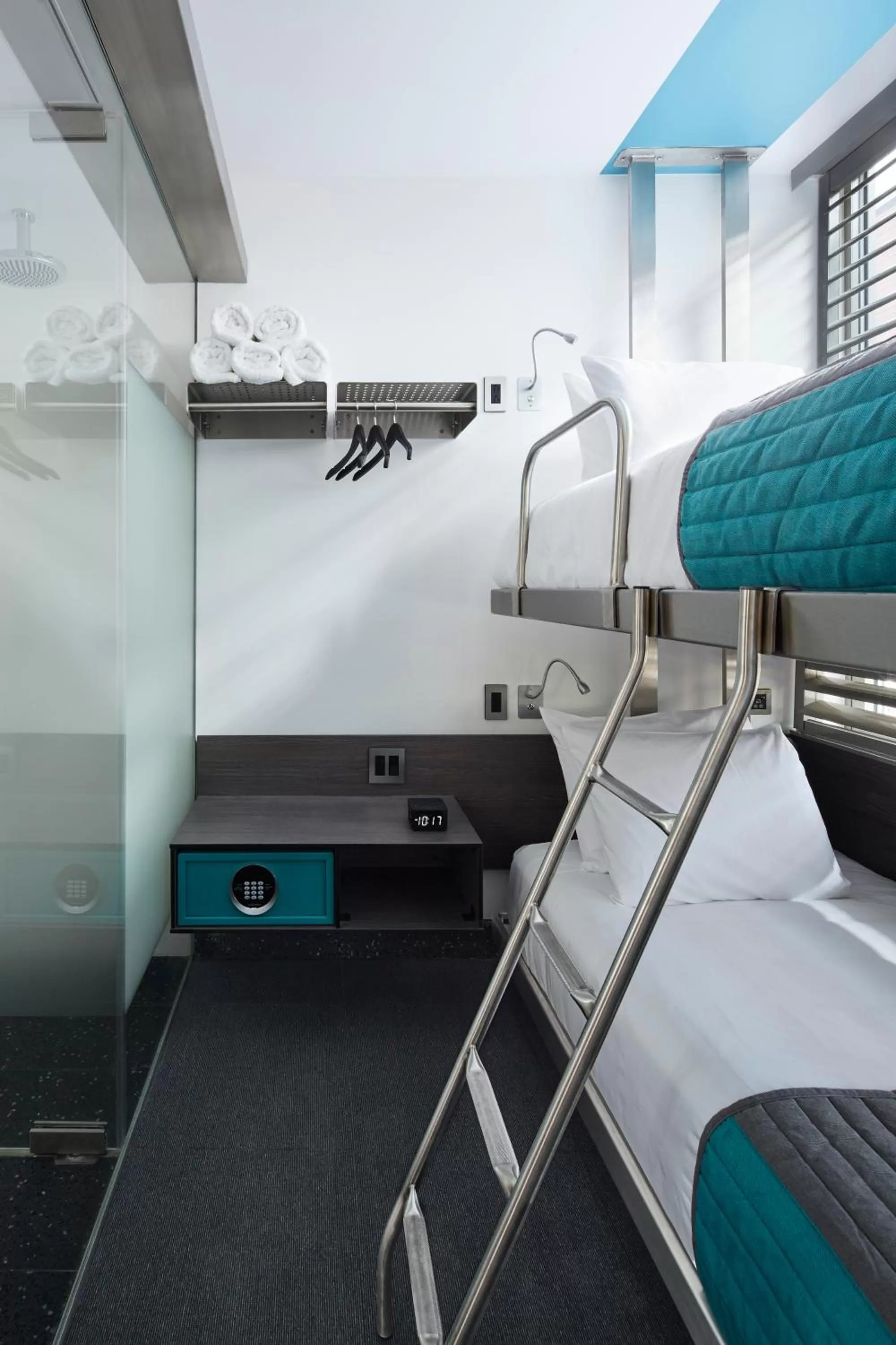 Photo of the whole room, Bed in Pod Brooklyn