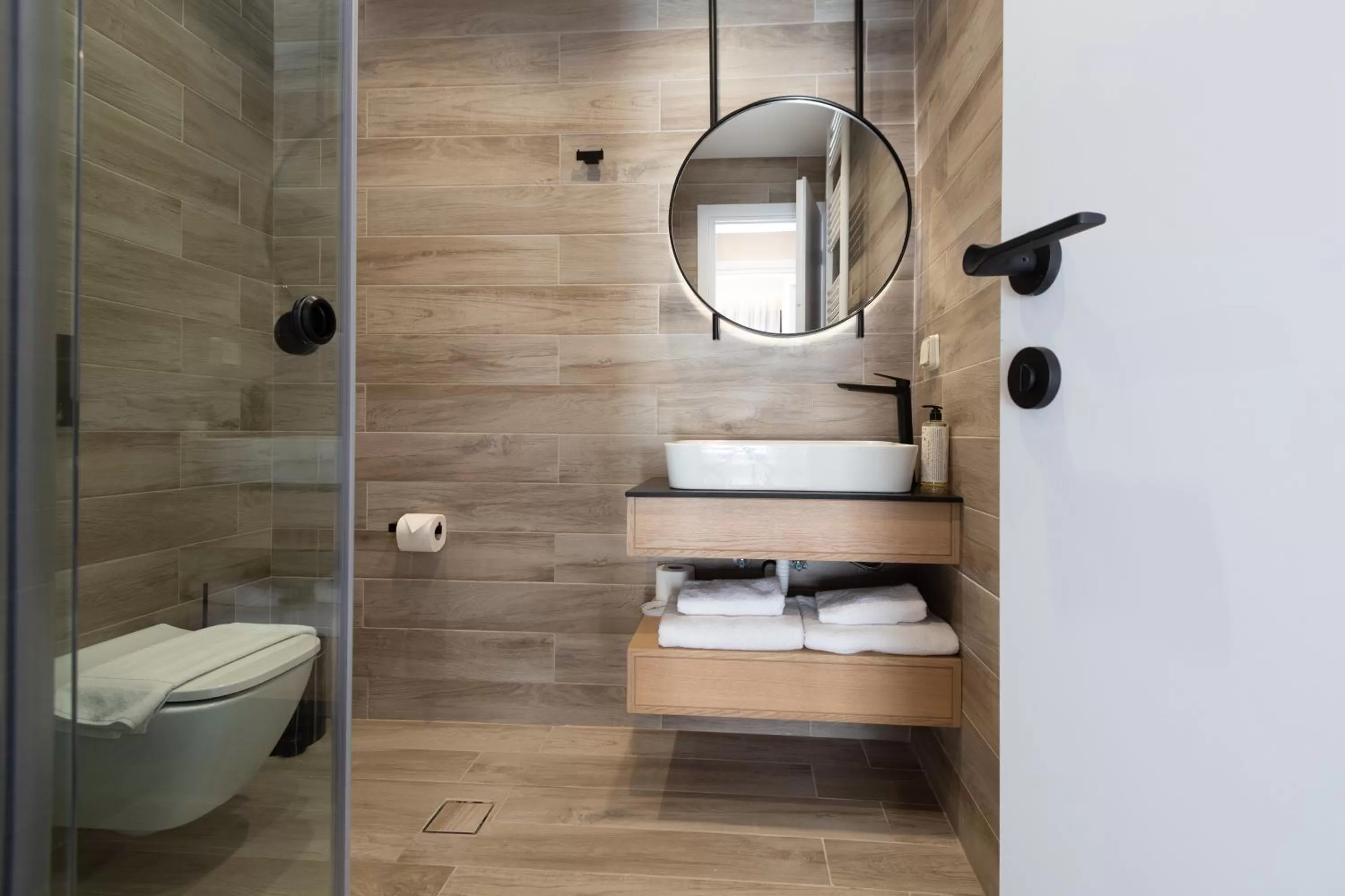 Shower in LUX&EASY Athens Downtown Residences