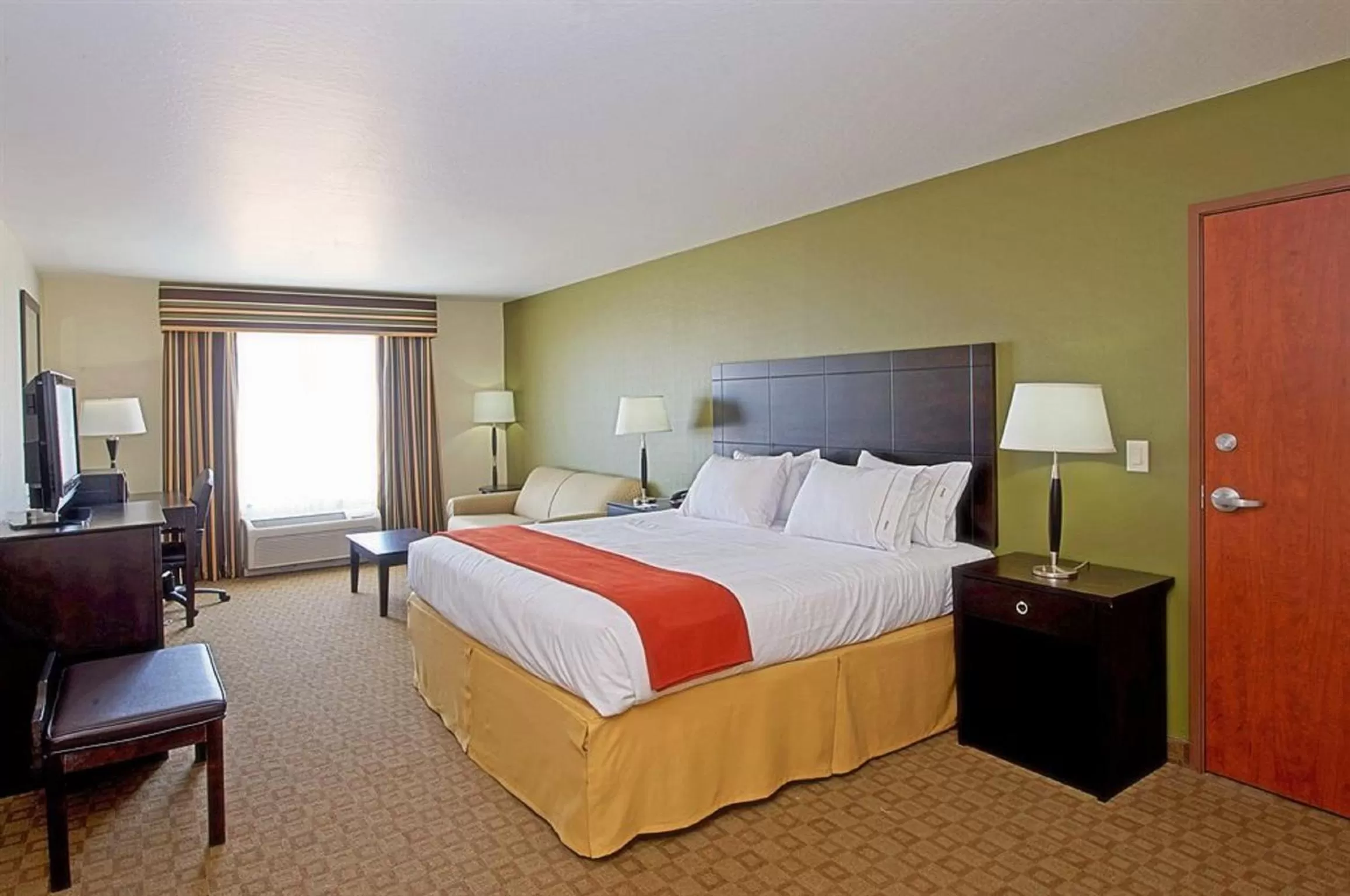 King Room with Bath Tub - Disability Access/Non-Smoking  in GreenTree Inn and Suites Florence, AZ