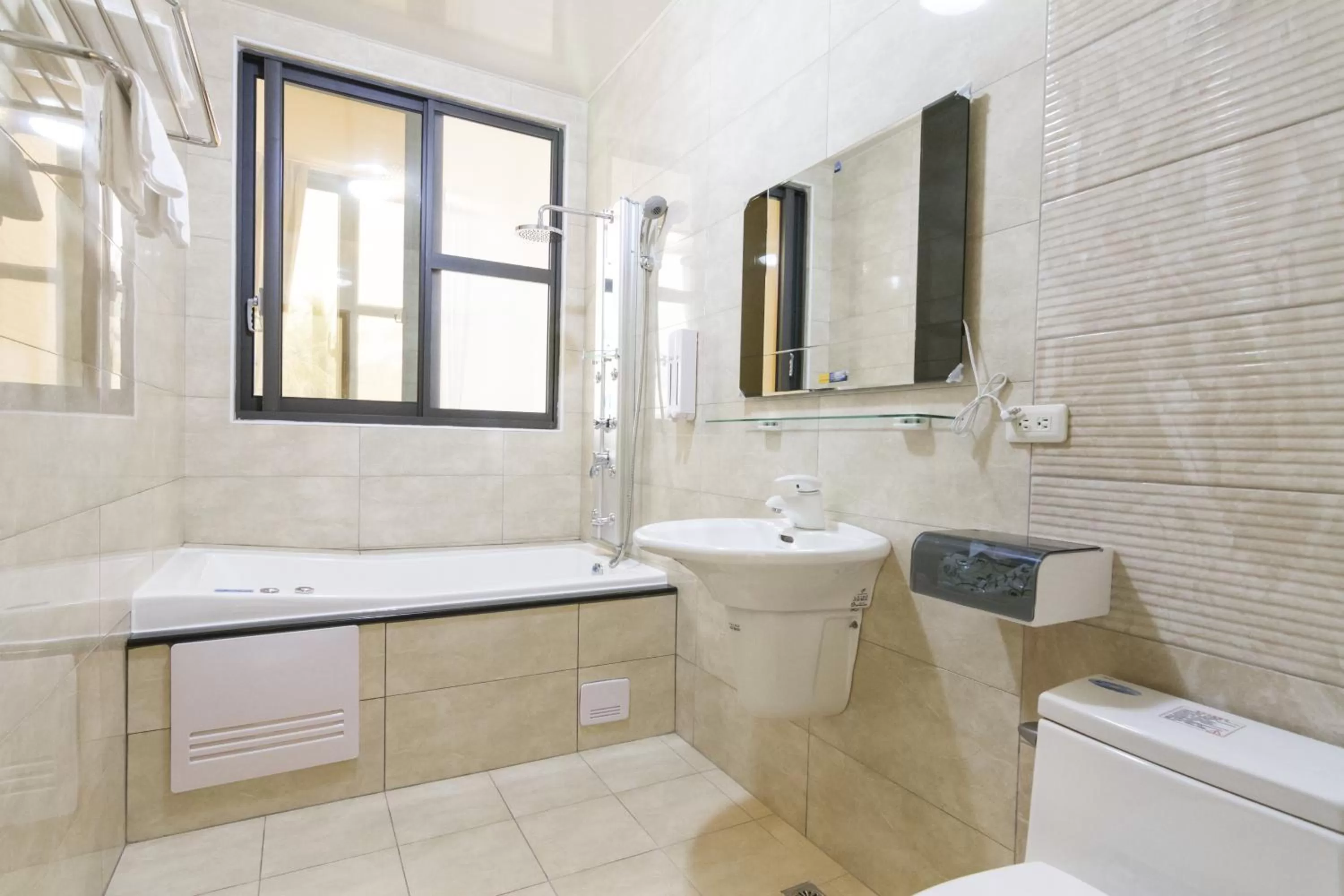 Shower in Have FUN villa -KTV BBQ Mahjong