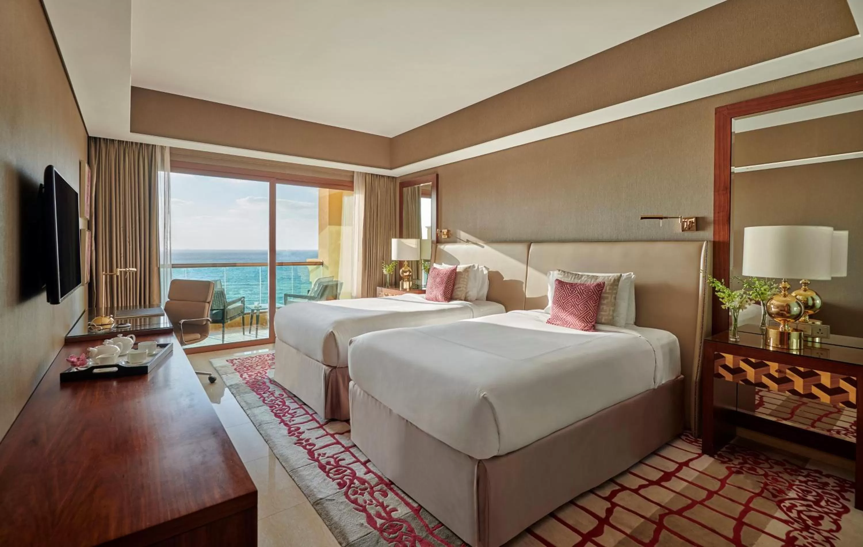 Balcony/Terrace, Bed in Fairmont Ajman