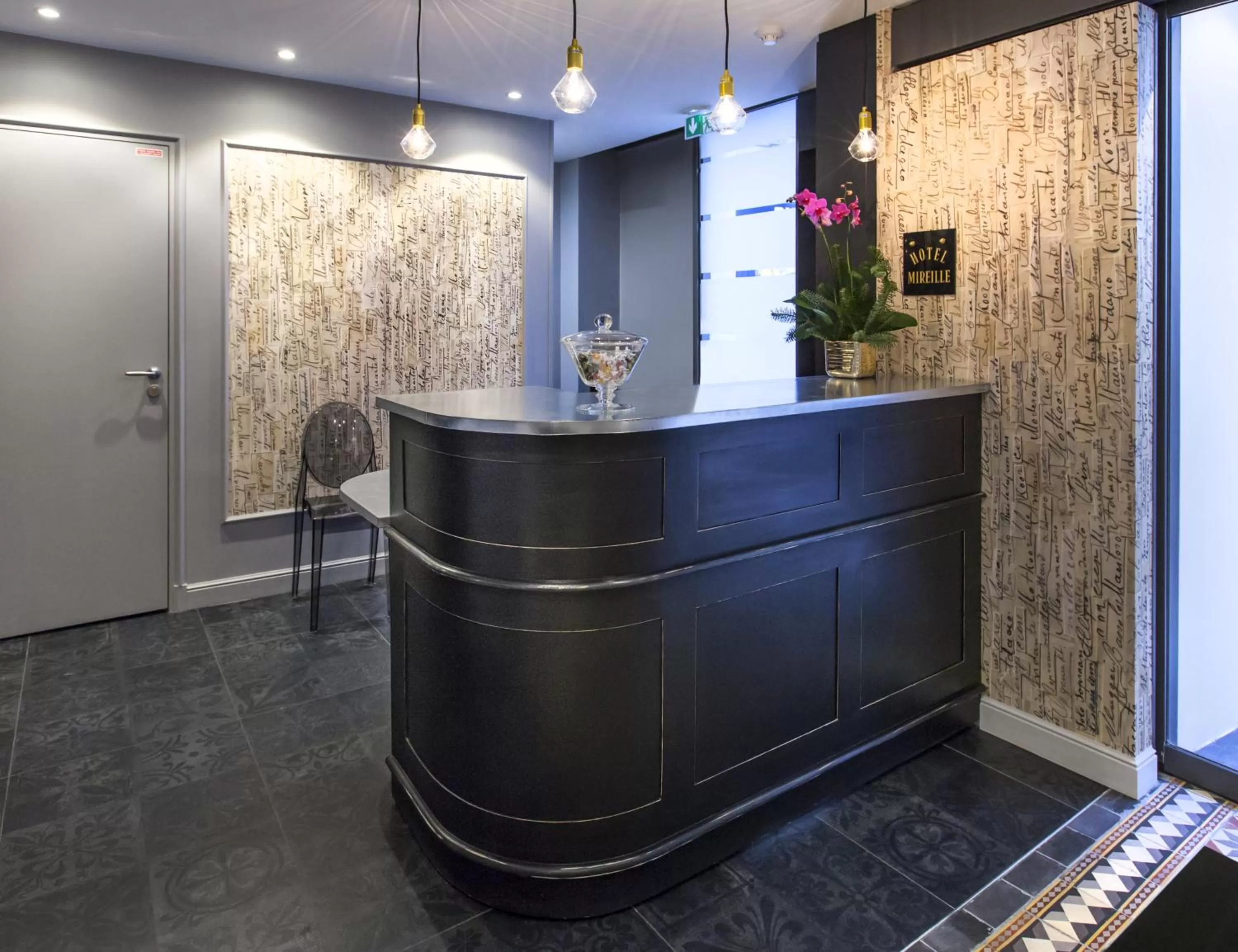 Lobby or reception in Le Mireille