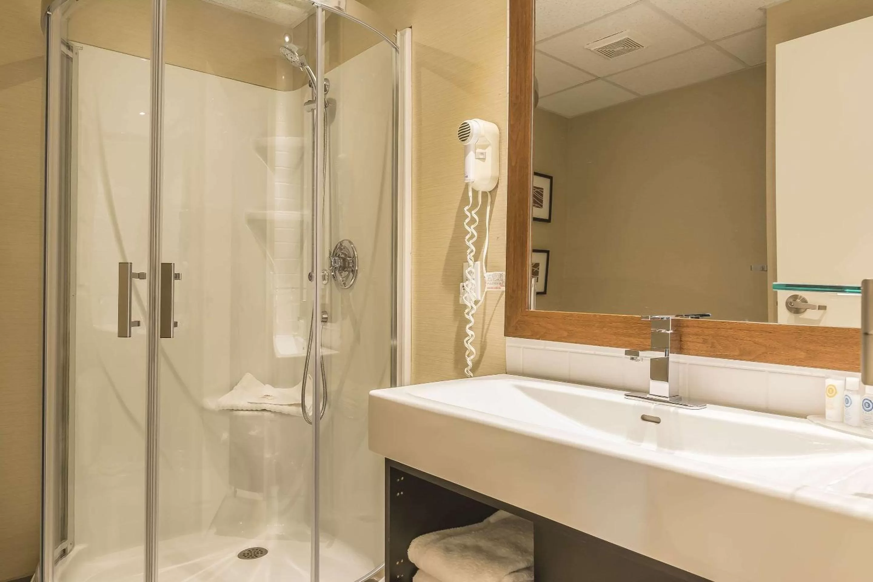 Shower in Comfort Inn