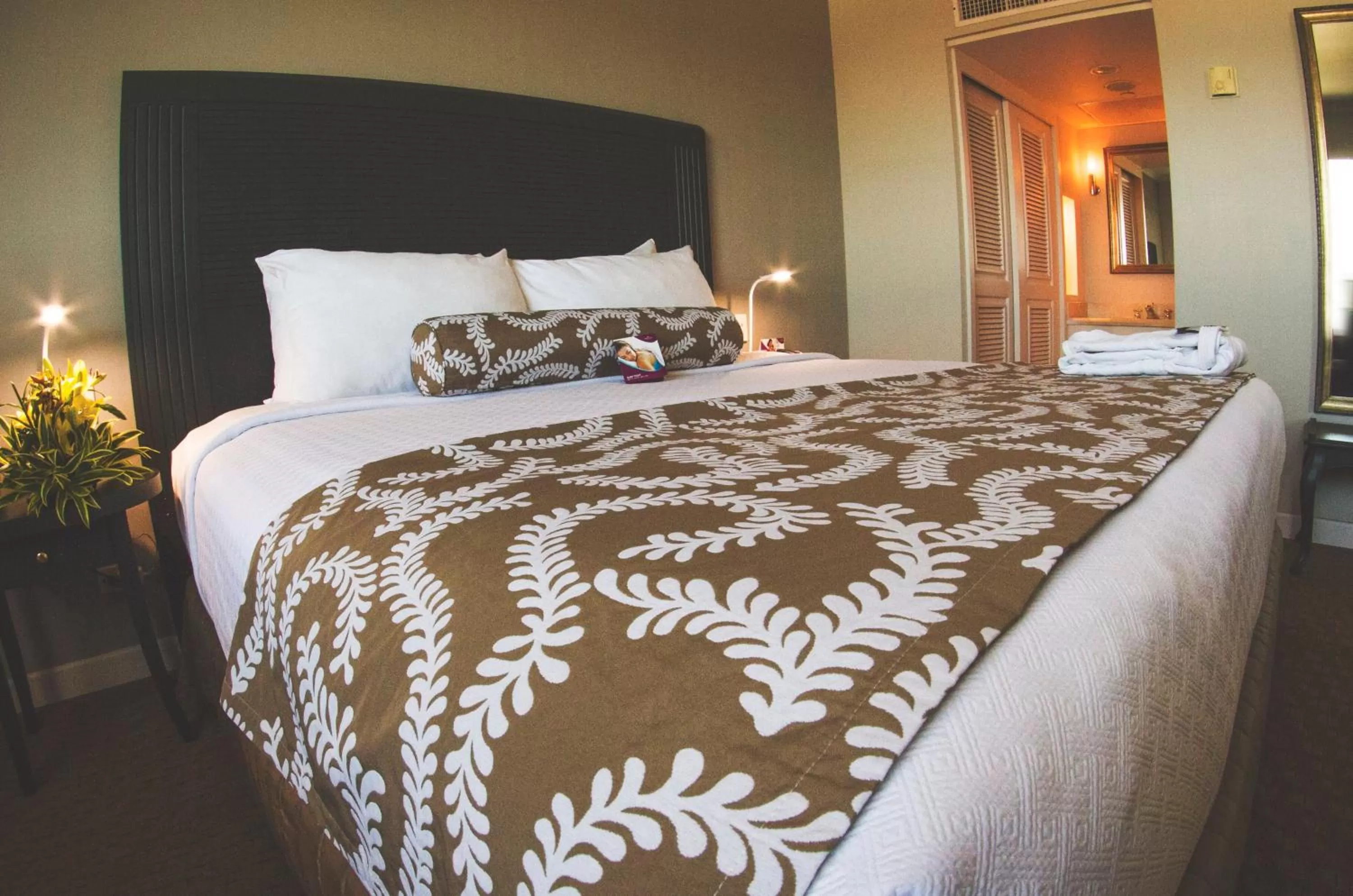 Photo of the whole room, Bed in Crowne Plaza Managua by IHG