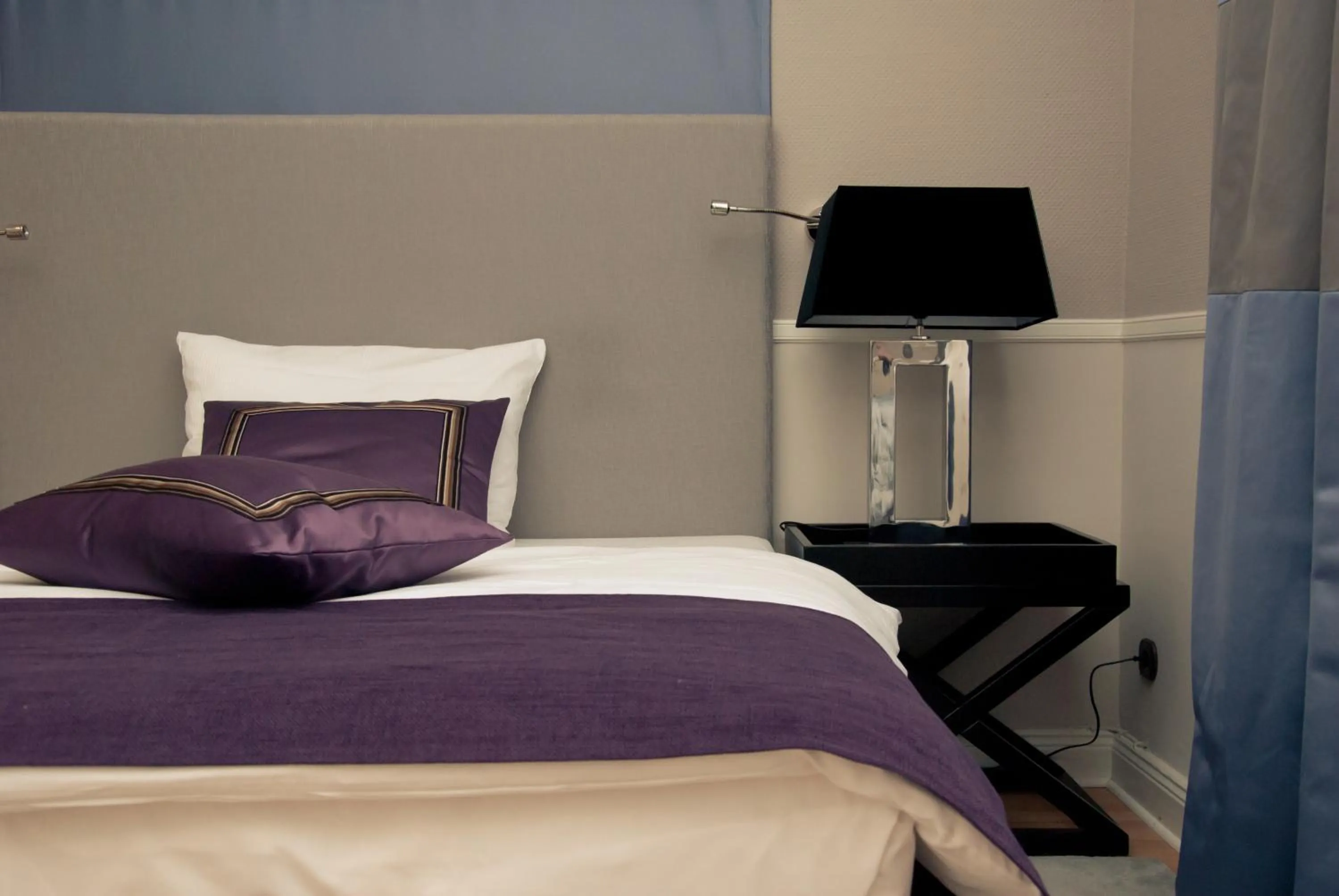 Bed in Hotel Elba am Kurfürstendamm - Design Chambers