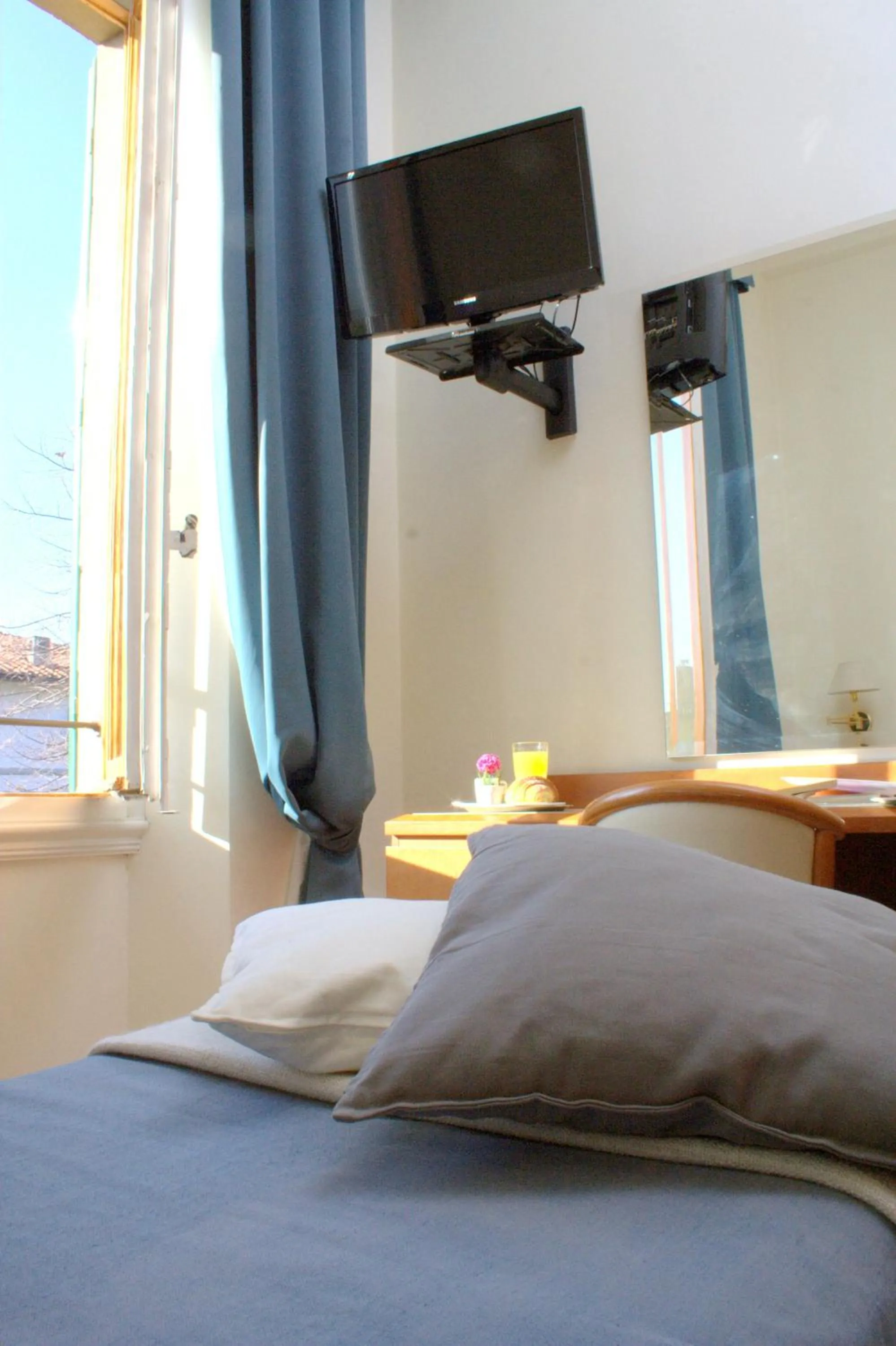 Bathroom, Bed in Hotel Bonifacio