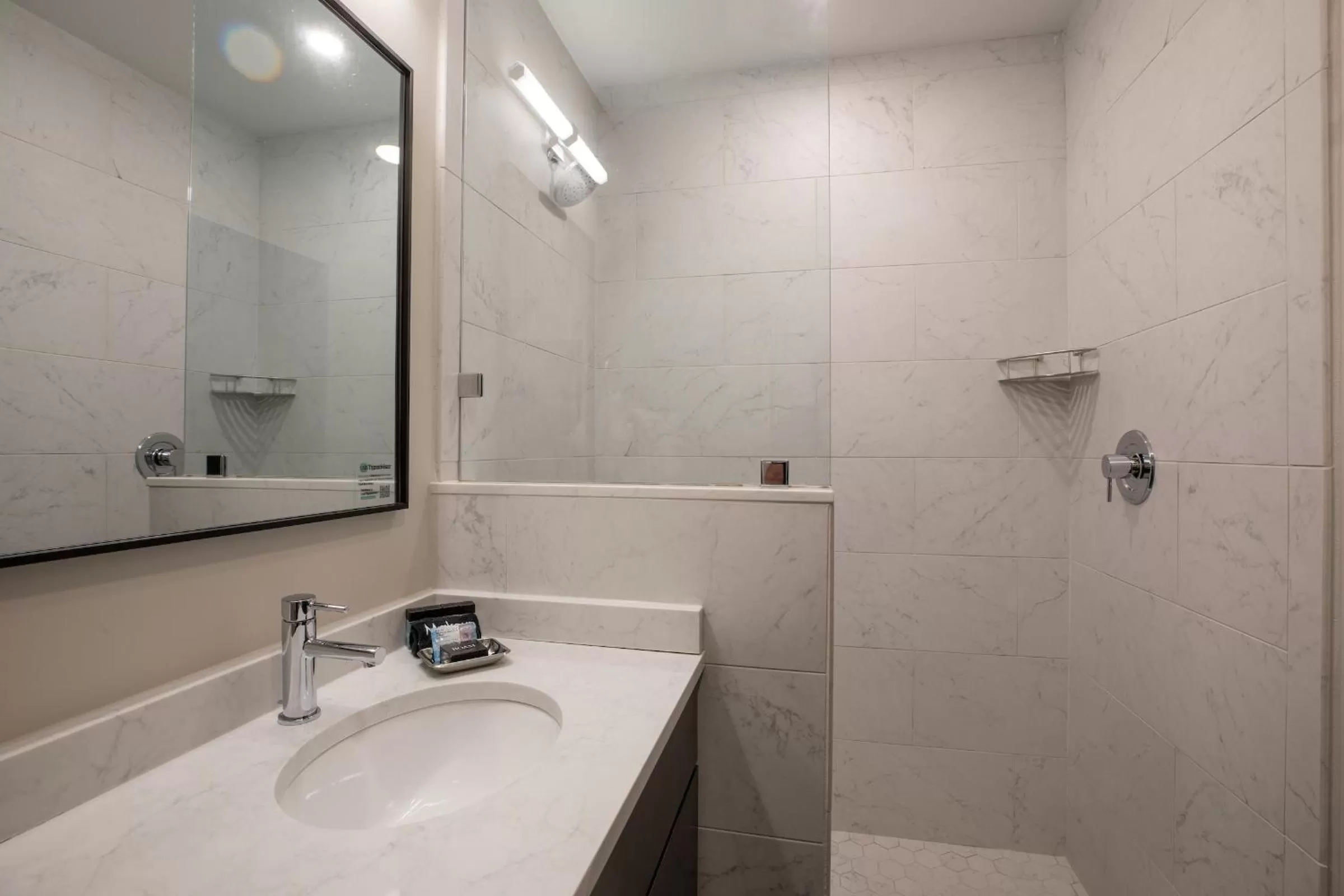 Bathroom in The Bee Hotel, Danville