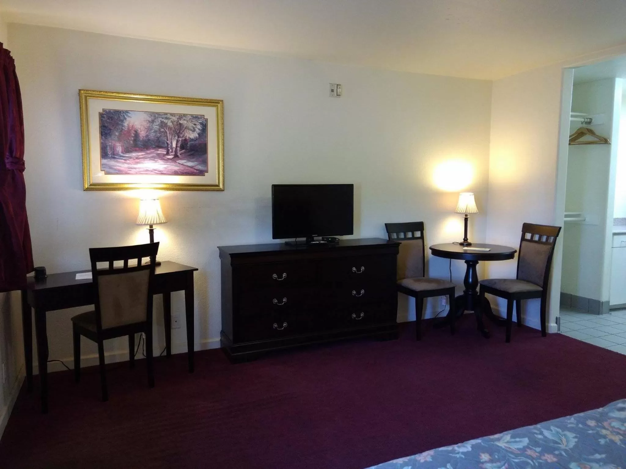 TV/Entertainment Center in Travelers Motel