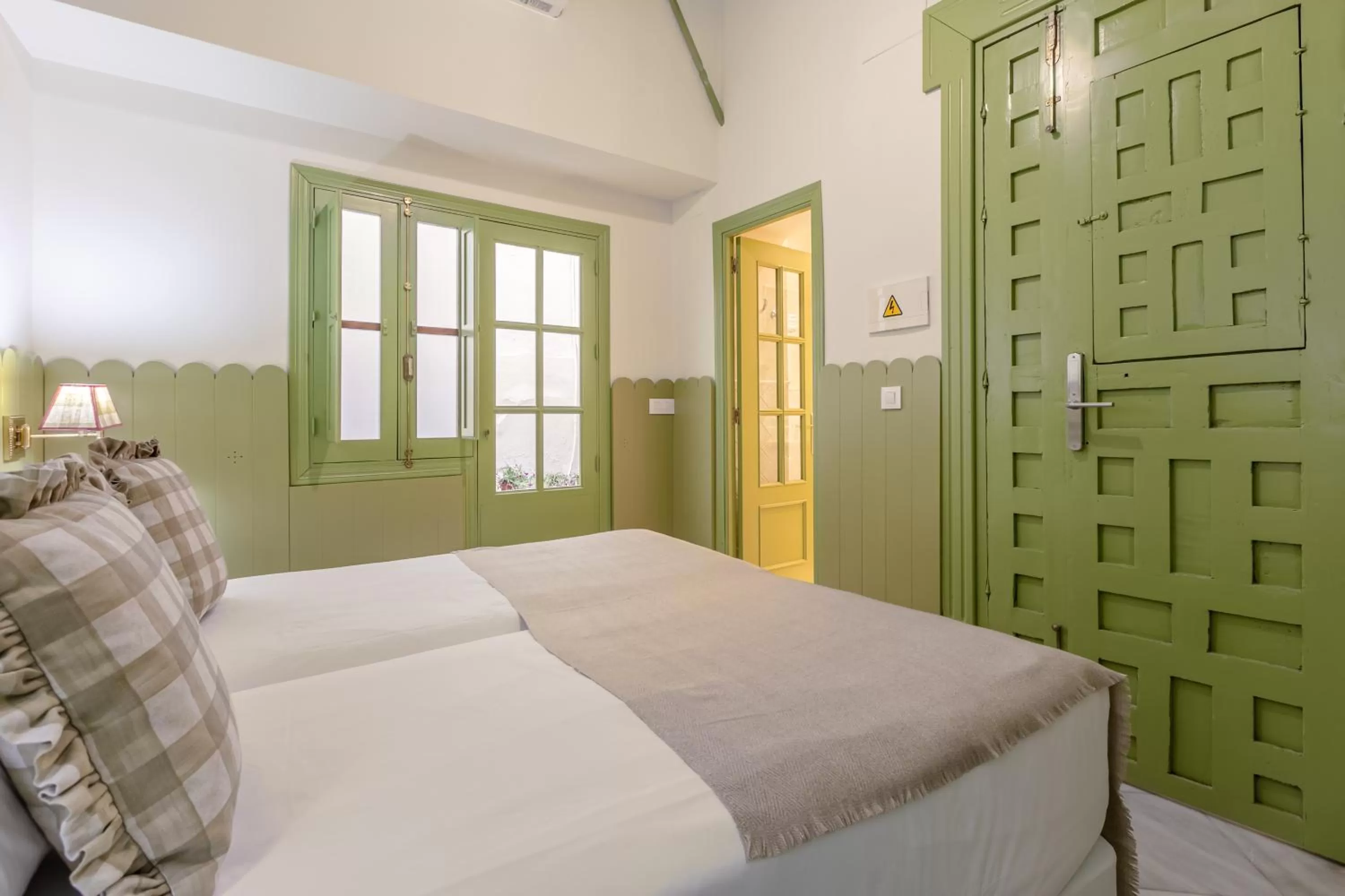 Photo of the whole room, Bed in La Abadia de Giralda