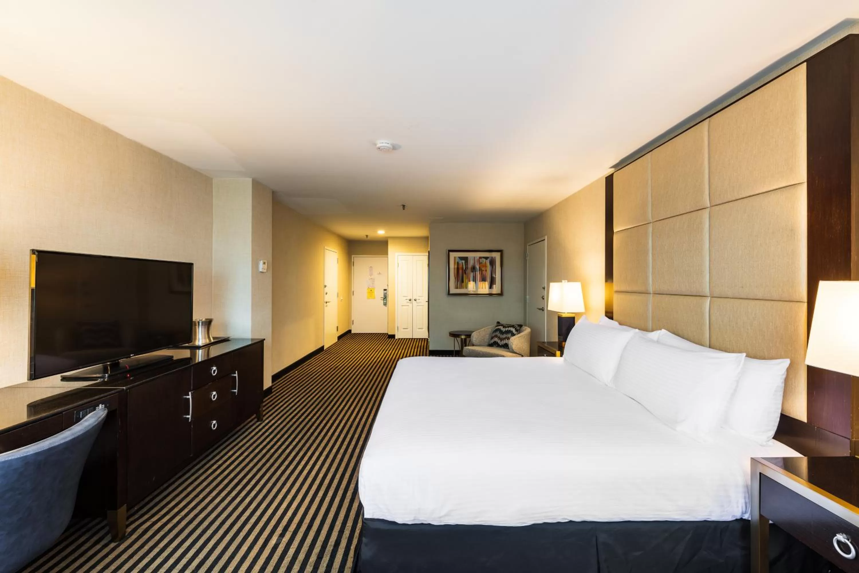 Photo of the whole room, Bed in APA Hotel Woodbridge