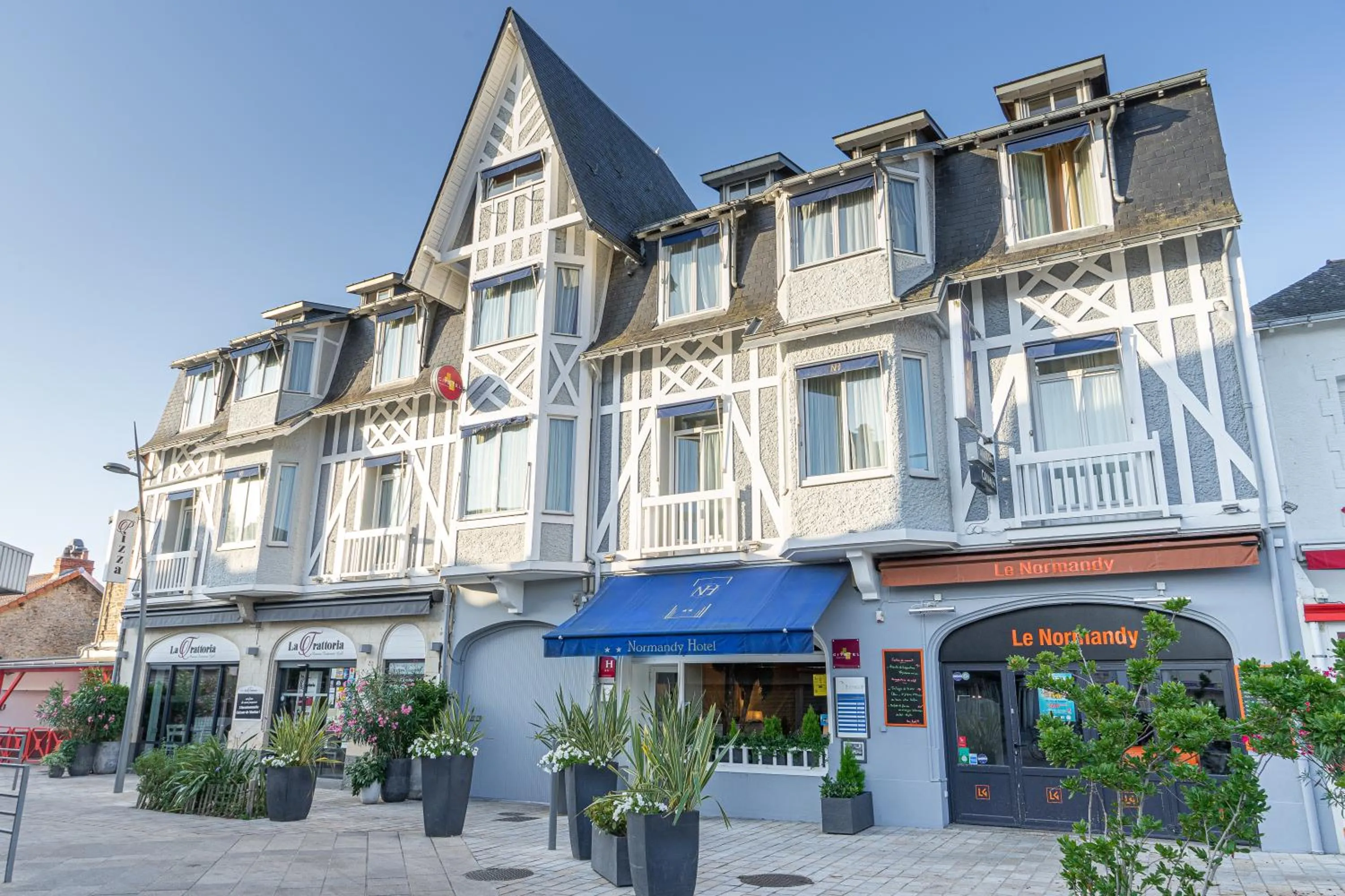 Property building in Cit'Hotel Normandy Hotel Pornichet La Baule