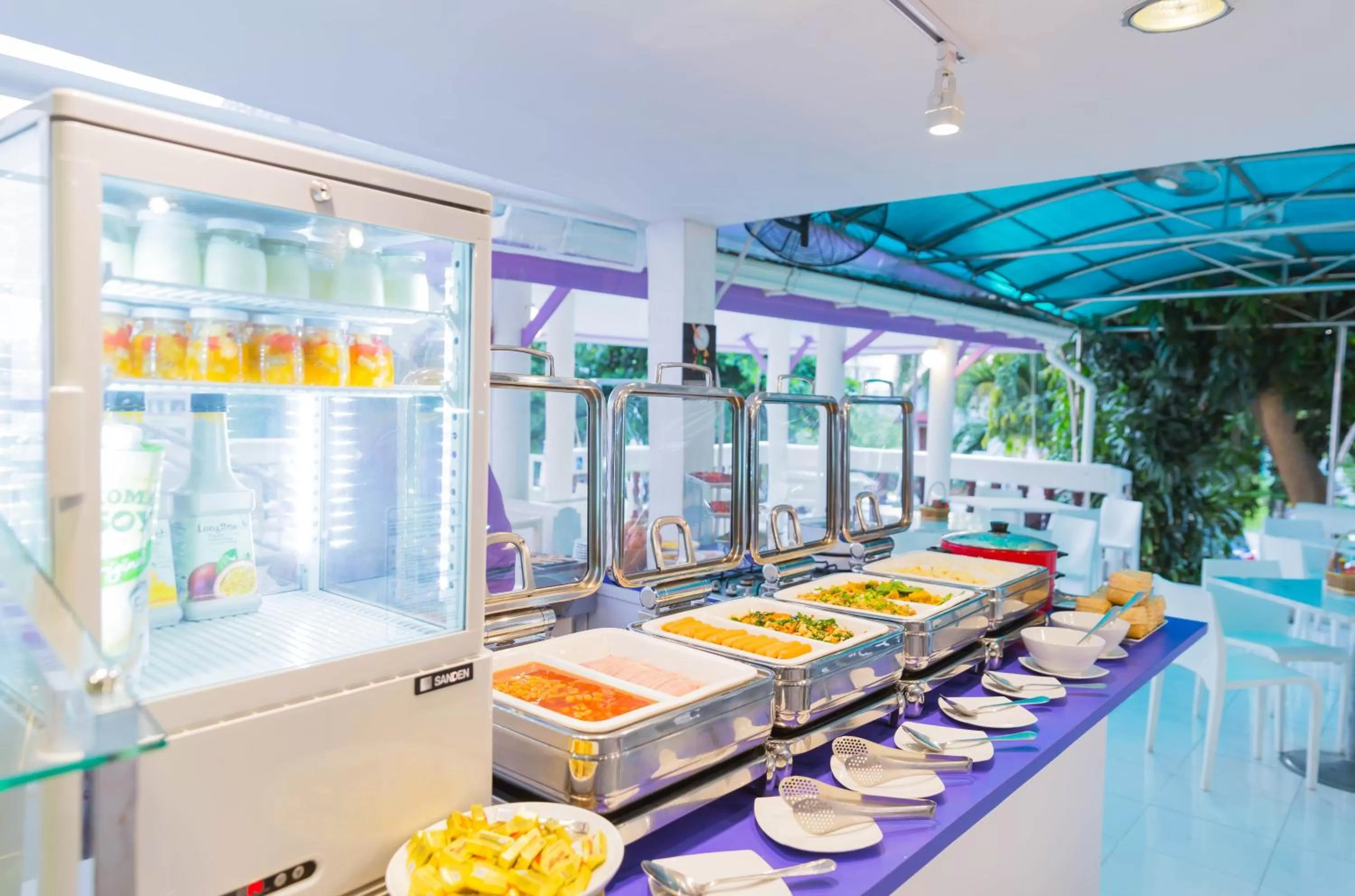 Breakfast in Hotel Zing