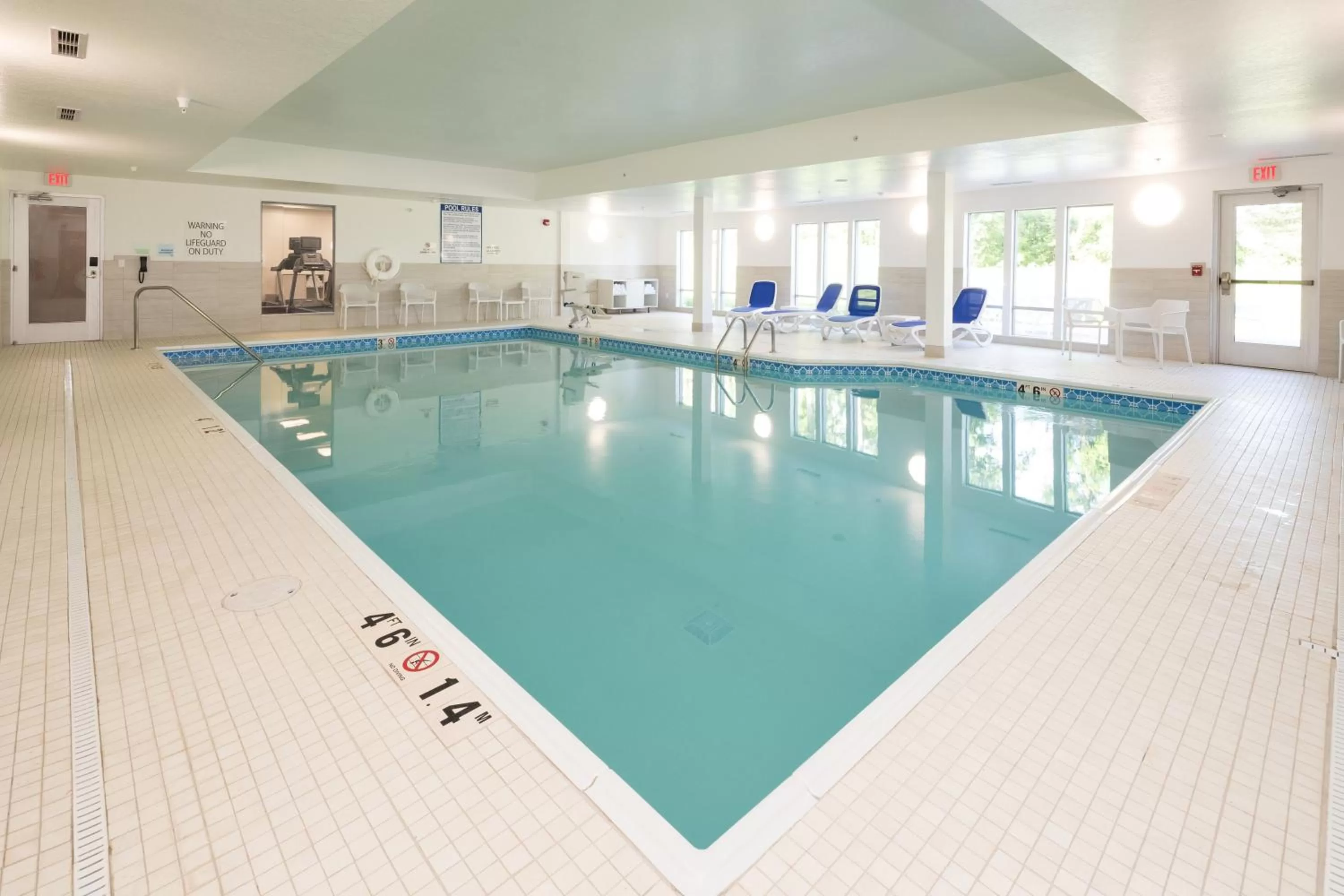 Swimming pool in Holiday Inn Express & Suites - Portage by IHG