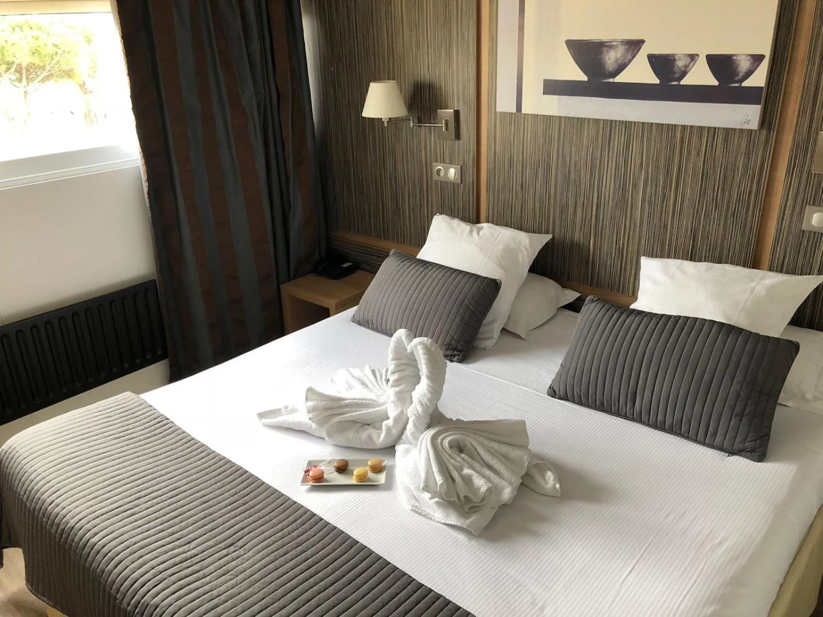 Bedroom, Bed in The Originals Boutique, Hôtel Neptune, Montpellier Sud