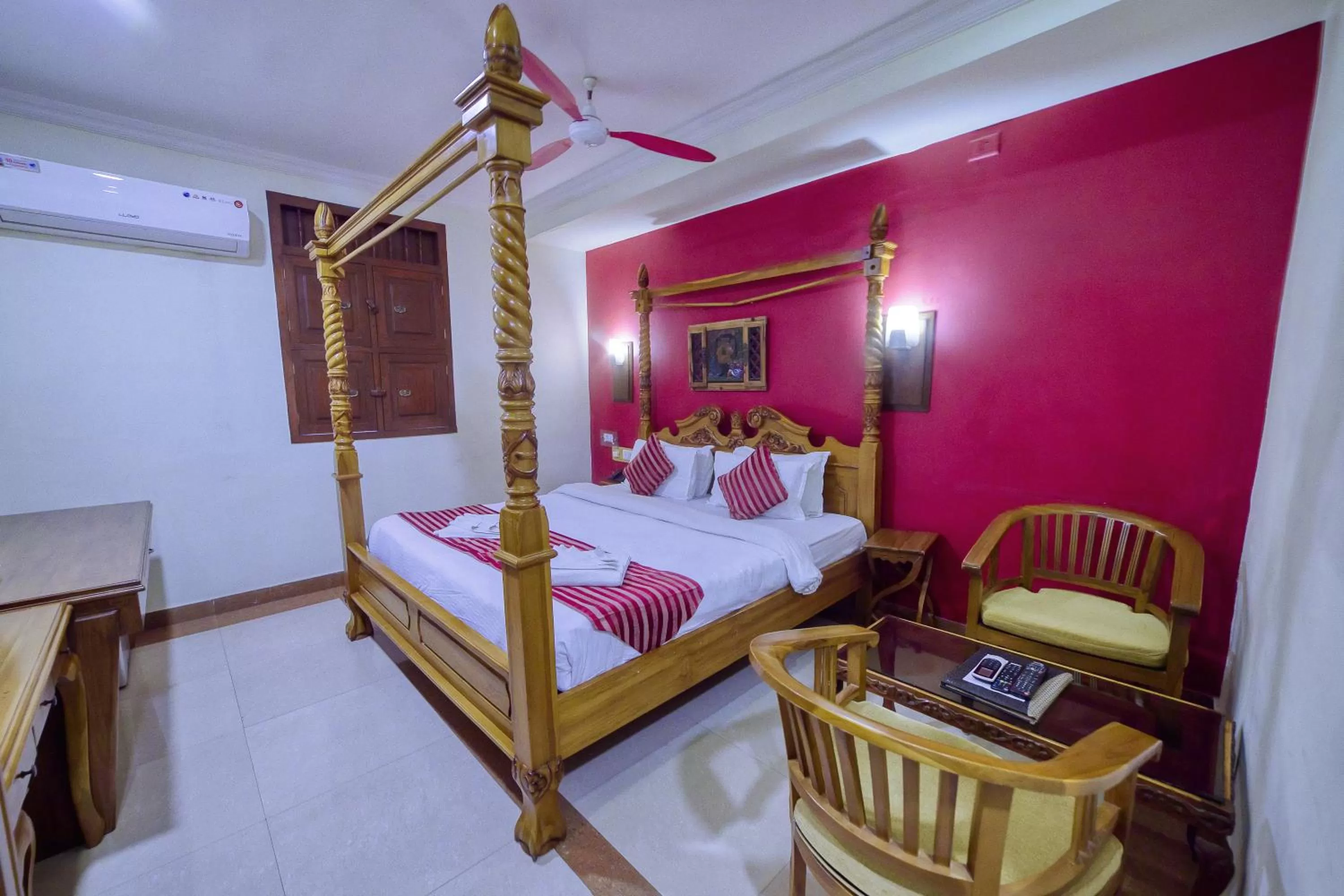 Photo of the whole room in HOTEL WINDSOR CASTLE