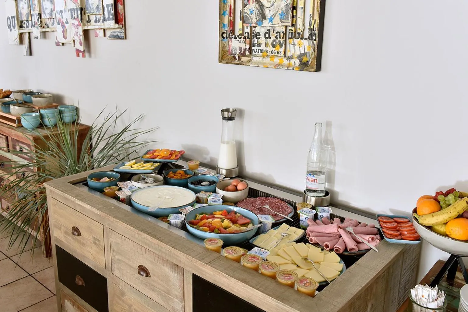 Restaurant/places to eat in Hôtel Arles Plaza