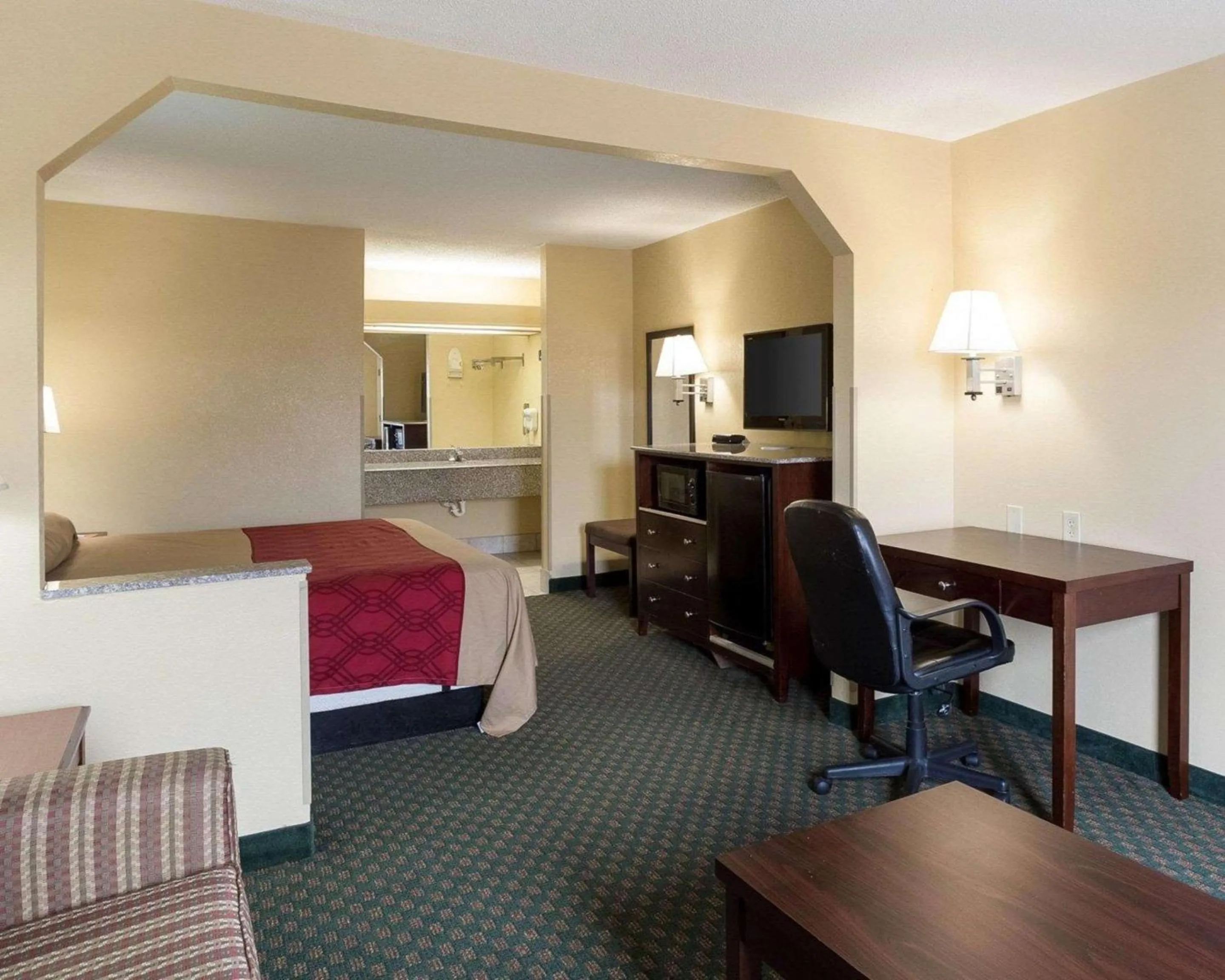 Photo of the whole room in Rodeway Inn & Suites New Orleans Gentilly