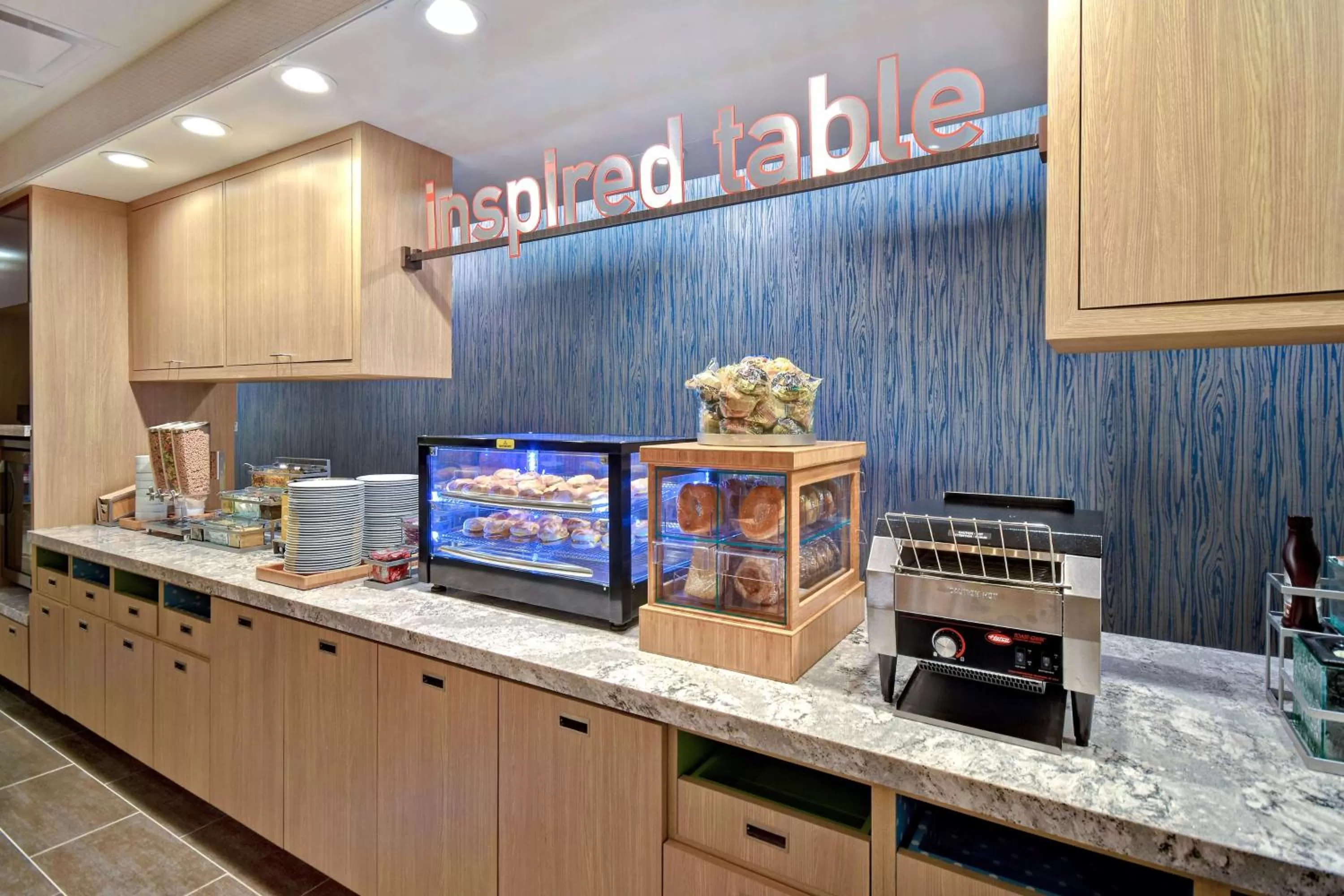 Breakfast in Home2 Suites Eau Claire South, Wi