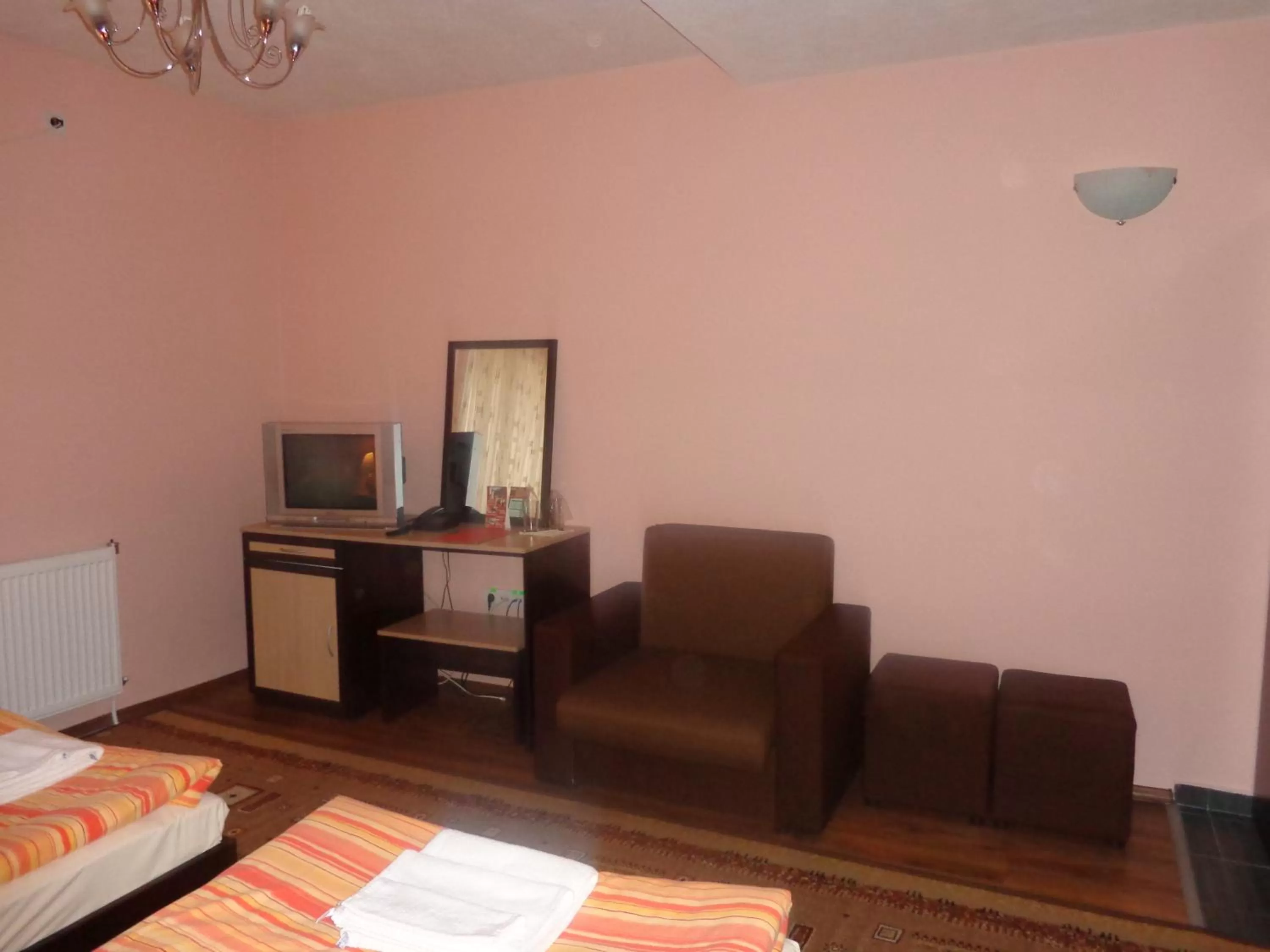 Bedroom, Bed in Kestenite Family Hotel