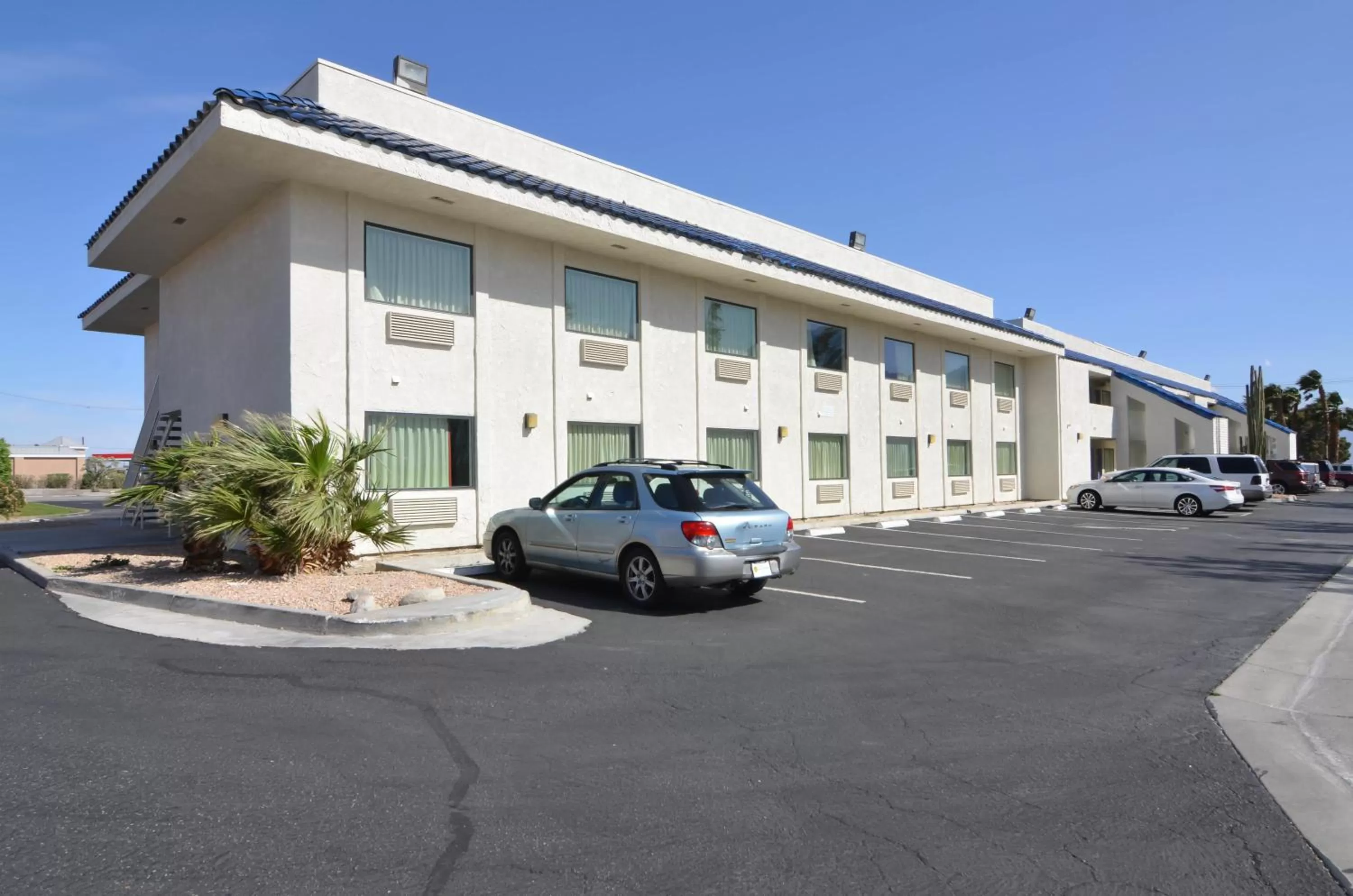 Facade/entrance in Motel 6-North Palm Springs, CA - North